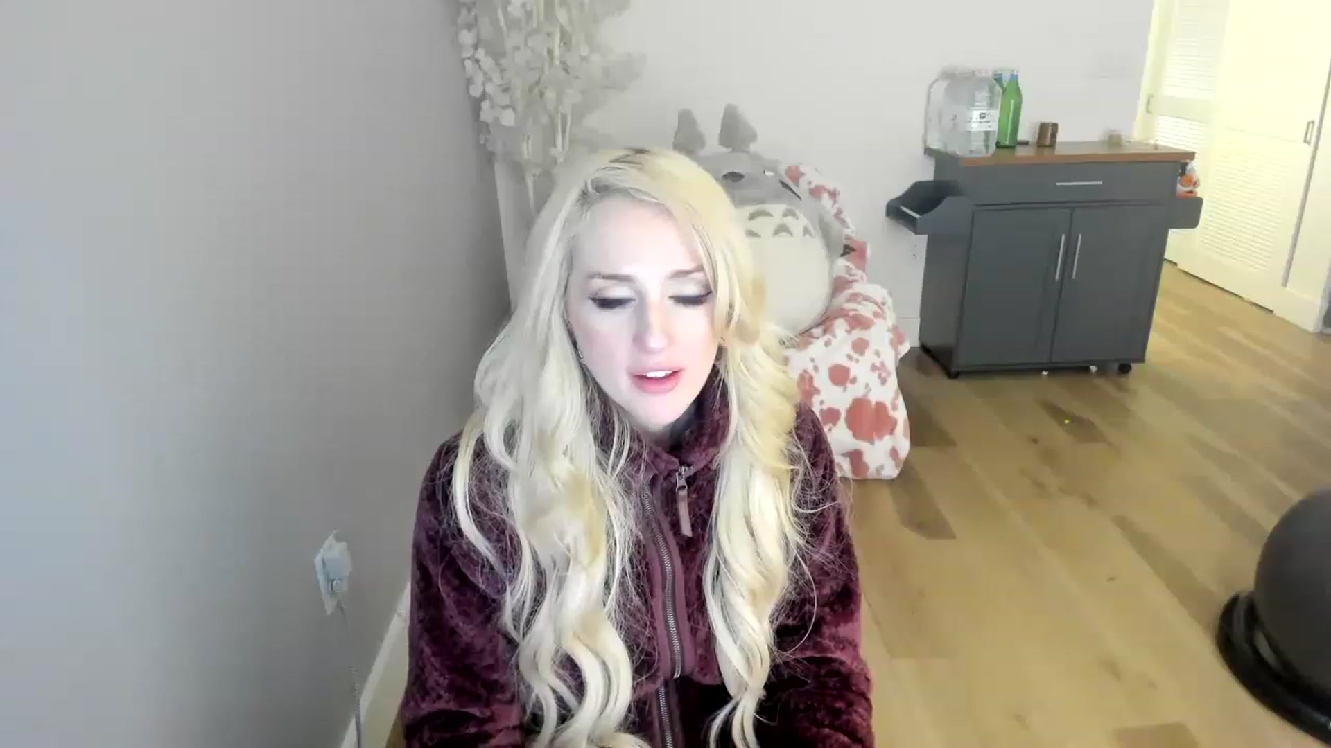 Gallery image thumbnail from HUGECockDomme's myfreecams stream on, 12/25/2022, 13:19 image 15 of 20