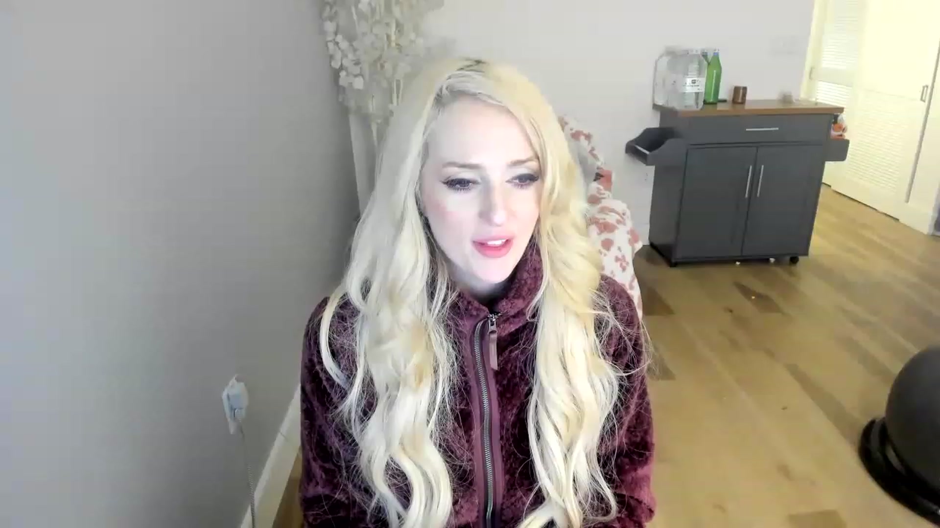 Gallery image thumbnail from HUGECockDomme's myfreecams stream on, 12/25/2022, 13:19 image 8 of 20