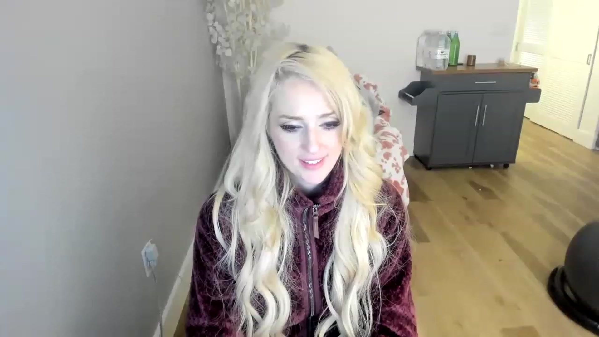 Gallery image thumbnail from HUGECockDomme's myfreecams stream on, 12/25/2022, 13:19 image 4 of 20