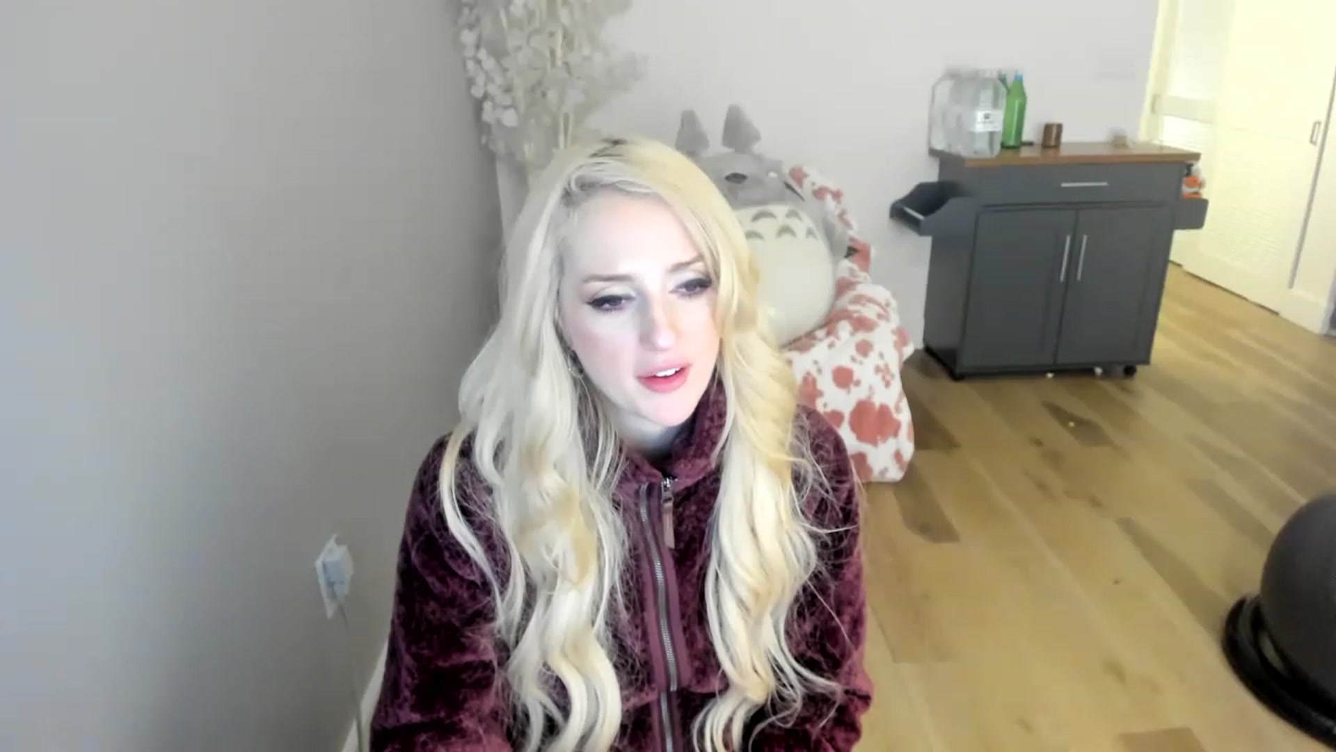 Gallery image thumbnail from HUGECockDomme's myfreecams stream on, 12/25/2022, 13:19 image 12 of 20