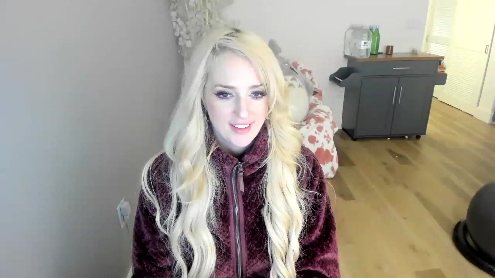 Gallery image thumbnail from HUGECockDomme's myfreecams stream on, 12/25/2022, 13:19 image 17 of 20