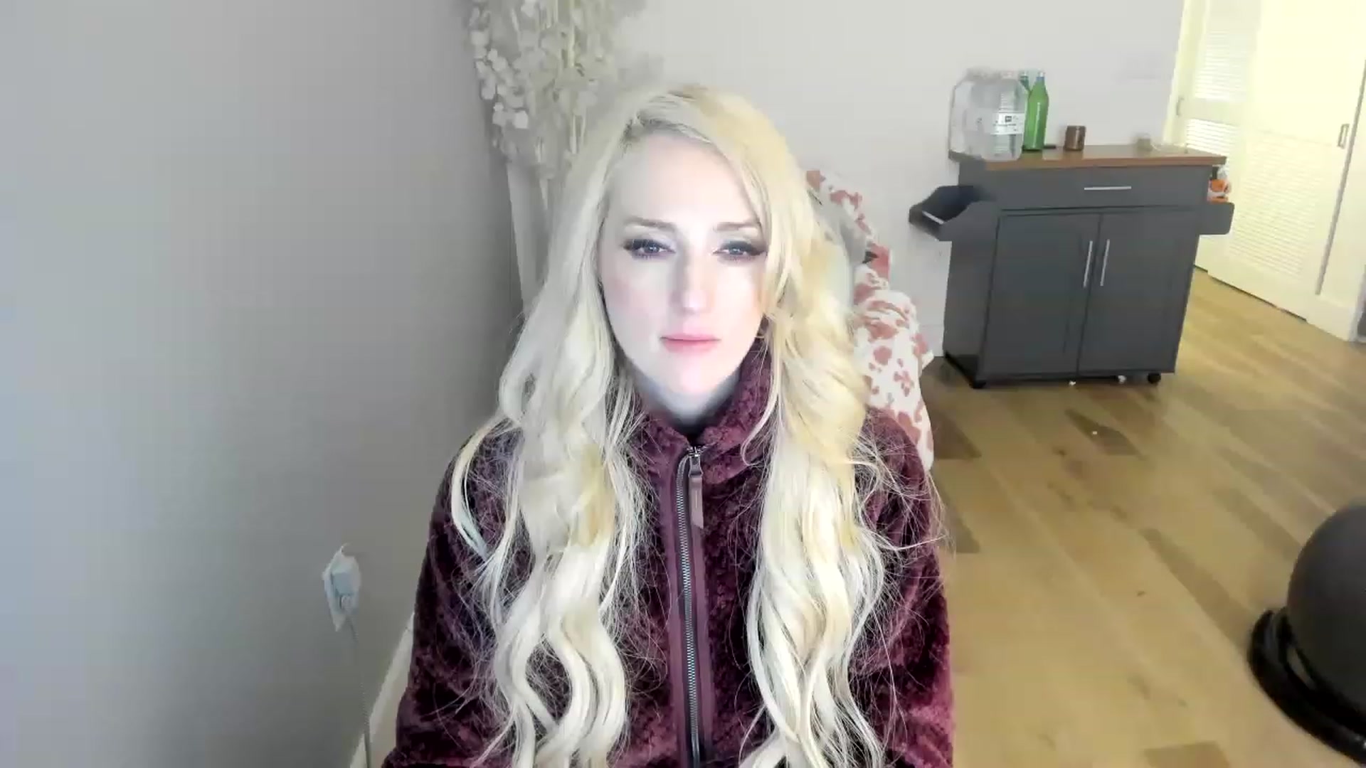 Gallery image thumbnail from HUGECockDomme's myfreecams stream on, 12/25/2022, 13:19 image 10 of 20