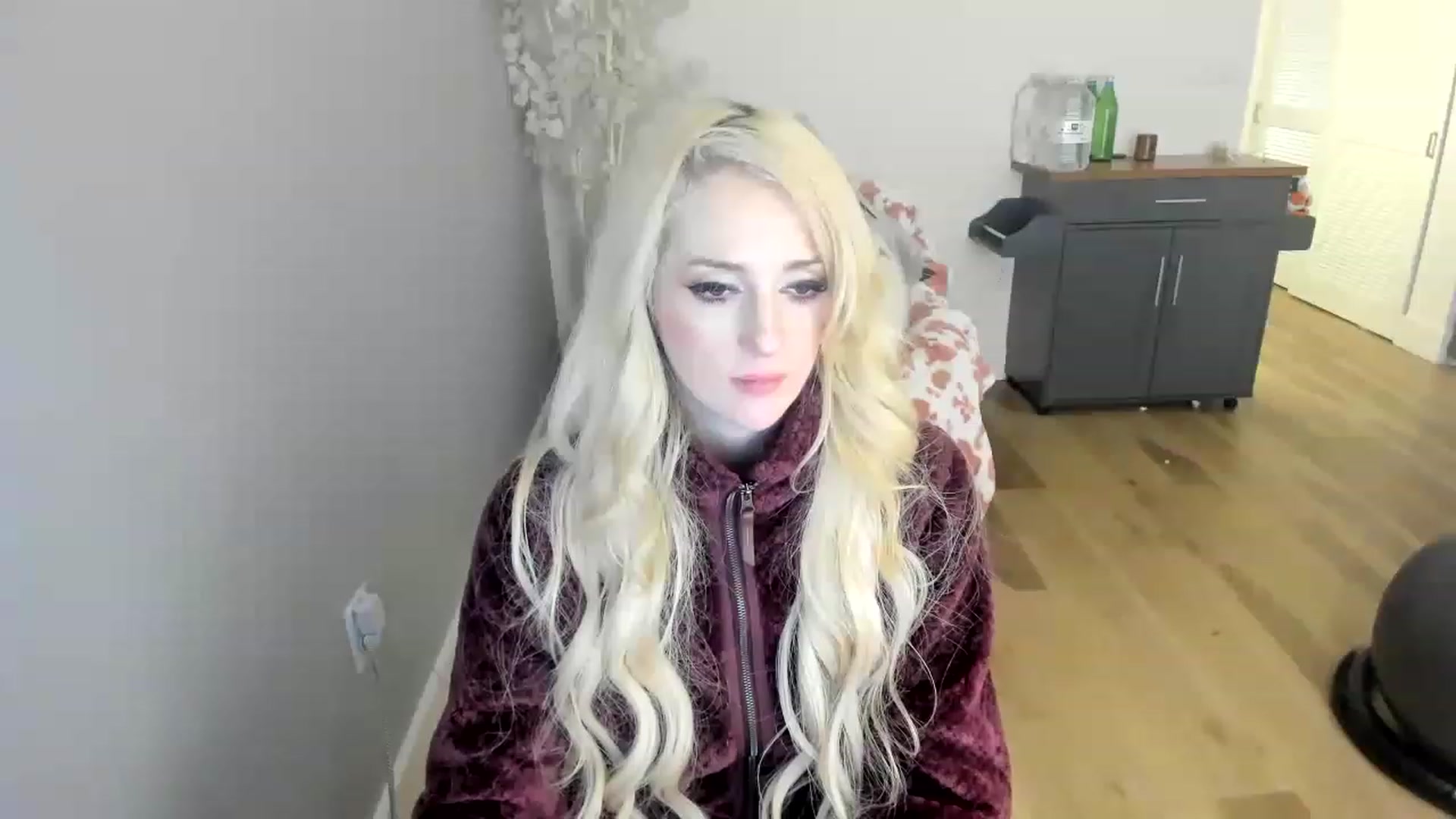 Gallery image thumbnail from HUGECockDomme's myfreecams stream on, 12/25/2022, 13:19 image 3 of 20