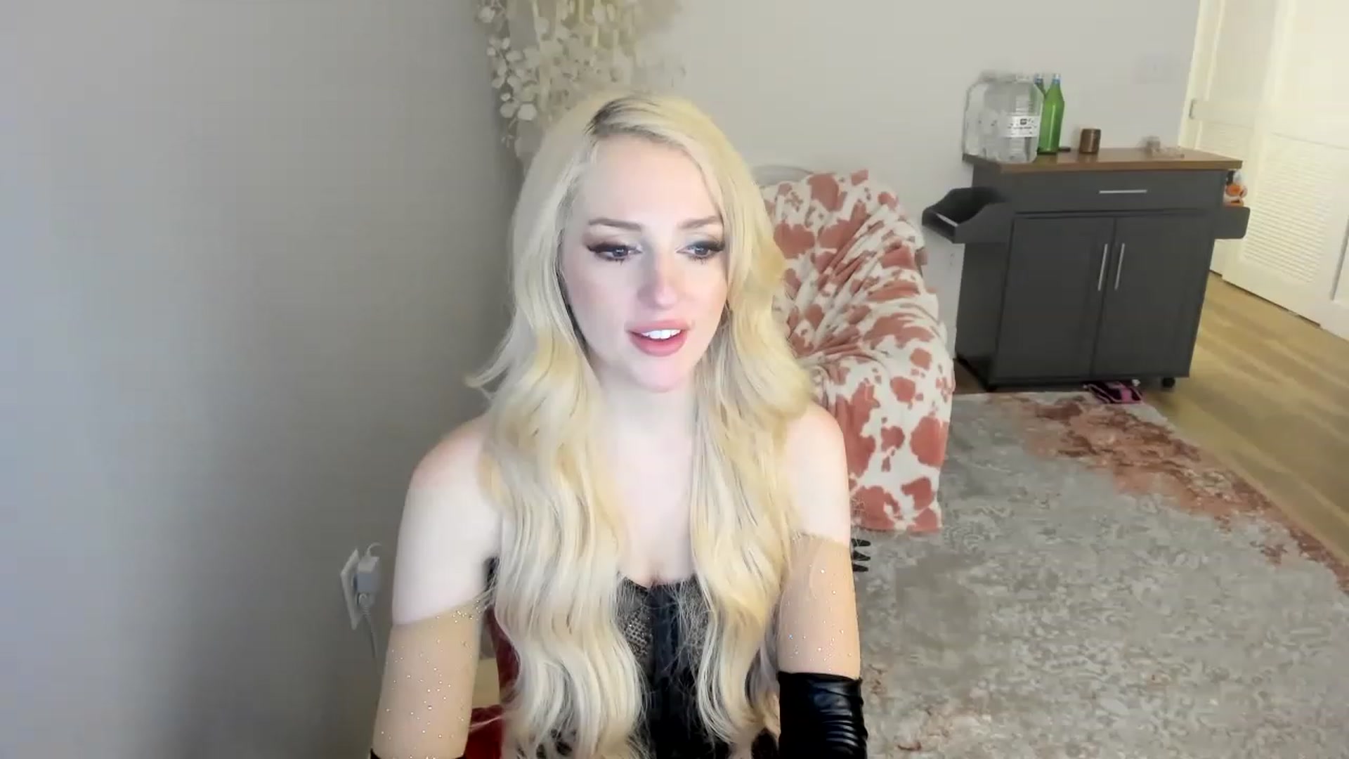 Gallery image thumbnail from HUGECockDomme's myfreecams stream on, 12/26/2022, 04:28 image 18 of 20