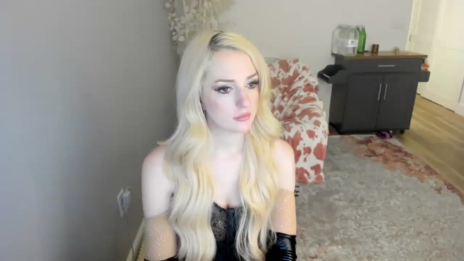 Gallery image thumbnail from HUGECockDomme's myfreecams stream on, 12/26/2022, 04:28 image 13 of 20