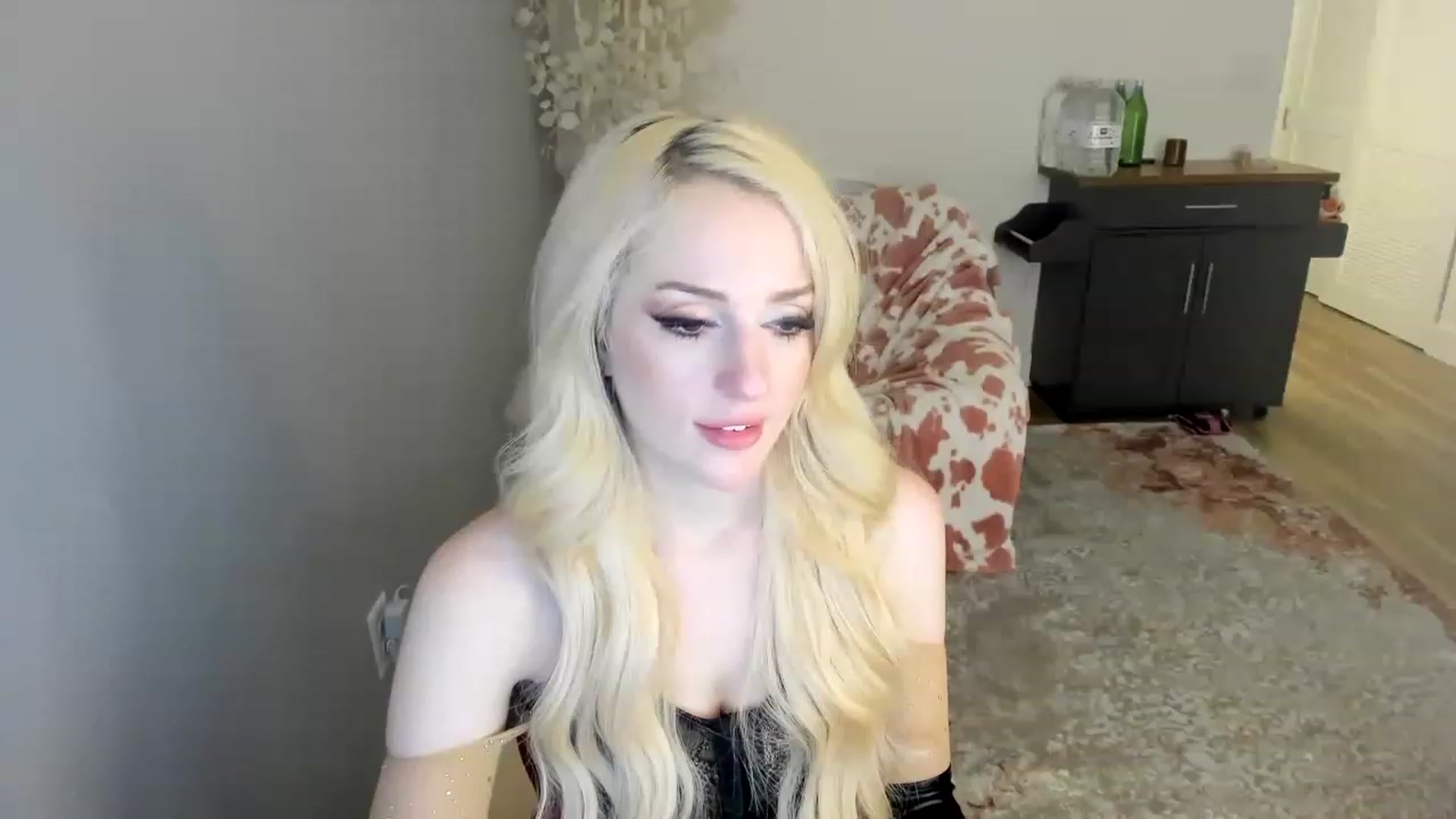Gallery image thumbnail from HUGECockDomme's myfreecams stream on, 12/26/2022, 09:22 image 8 of 20