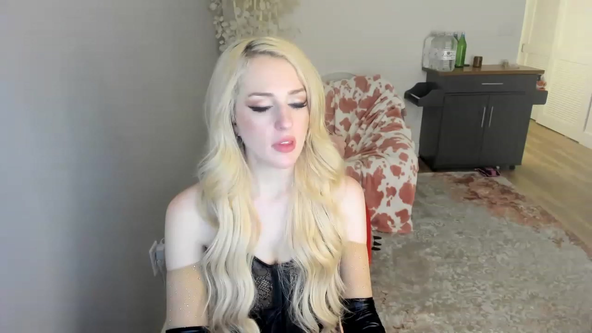 Gallery image thumbnail from HUGECockDomme's myfreecams stream on, 12/26/2022, 09:22 image 6 of 20
