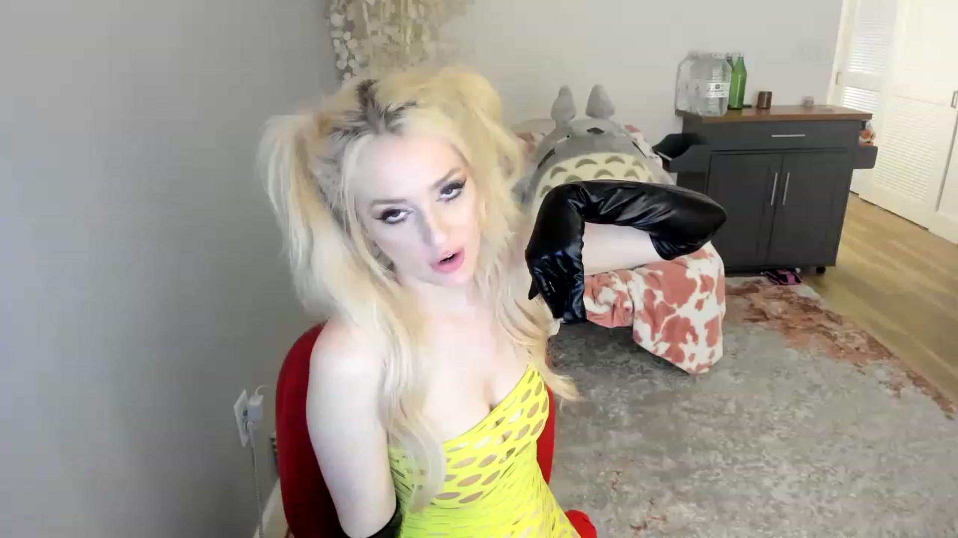 Gallery image thumbnail from HUGECockDomme's myfreecams stream on, 12/31/2022, 07:57 image 10 of 20