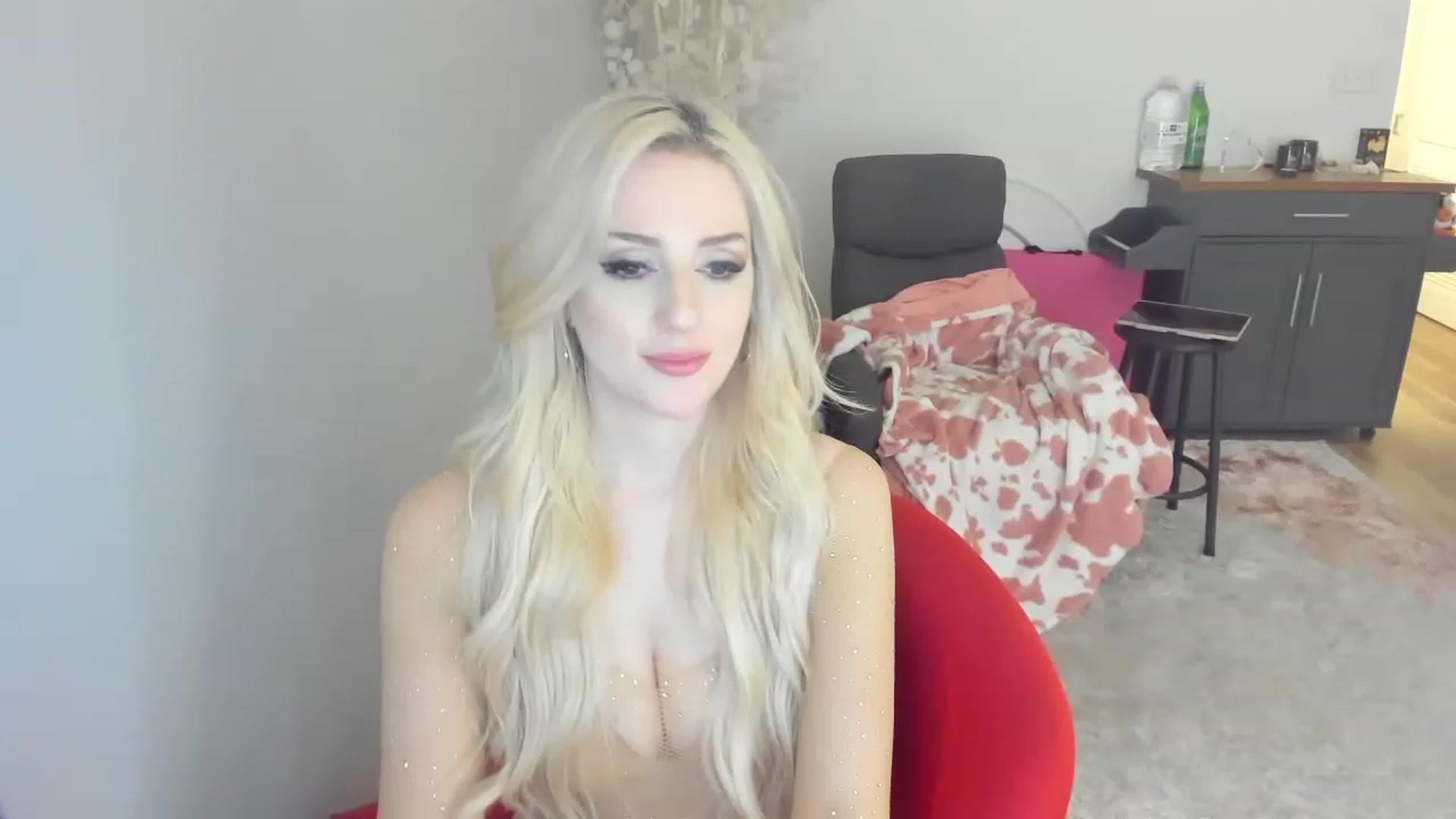 Gallery image thumbnail from HUGECockDomme's myfreecams stream on, 03/03/2023, 08:20 image 10 of 20