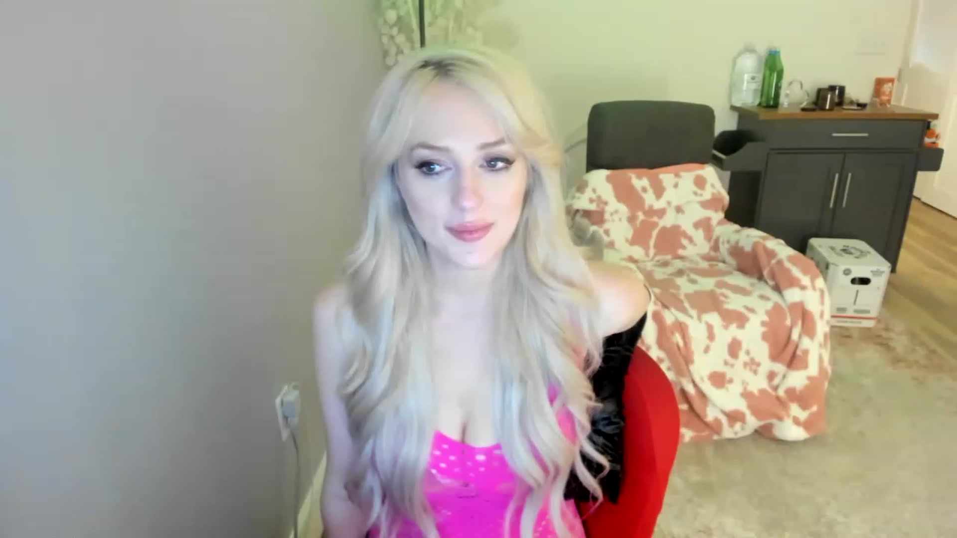 Gallery image thumbnail from HUGEcuckDOMME's myfreecams stream on, 04/15/2023, 09:12 image 11 of 20