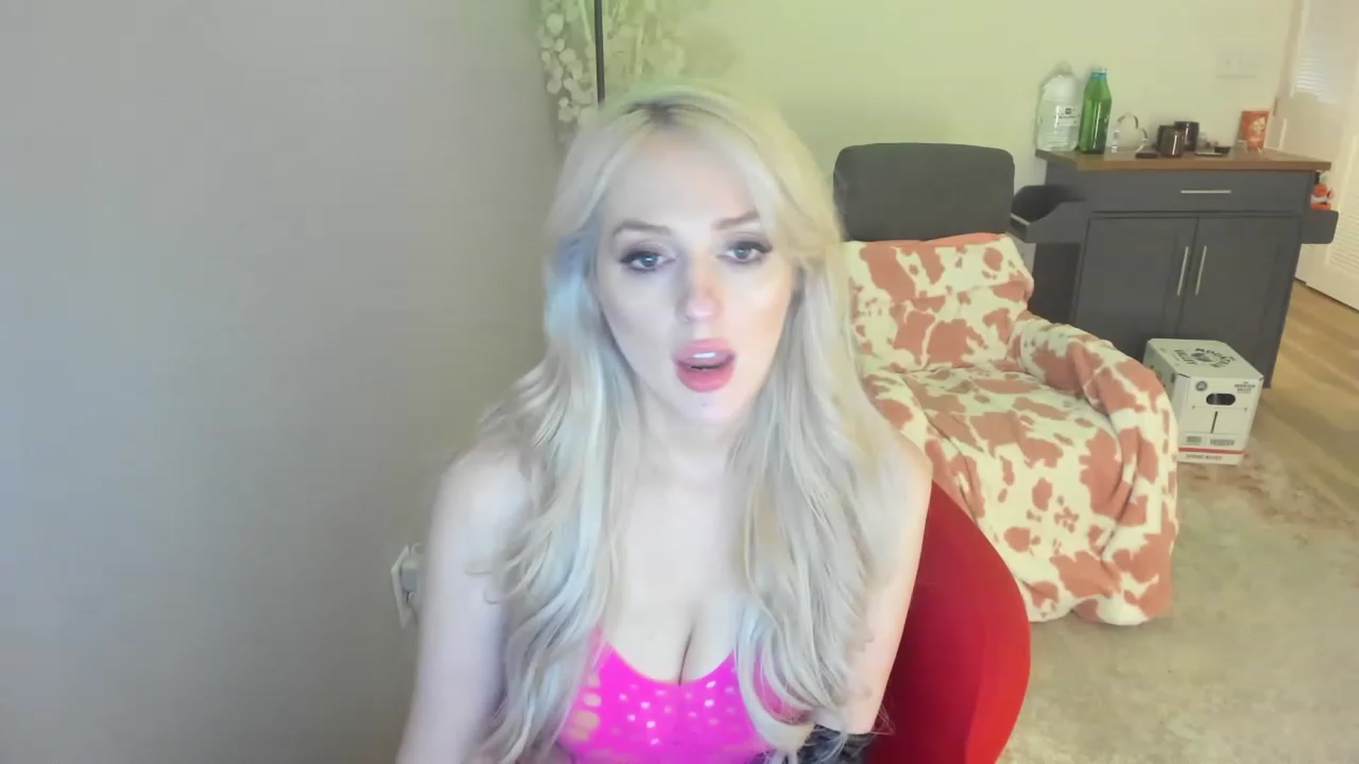Gallery image thumbnail from HUGEcuckDOMME's myfreecams stream on, 04/15/2023, 10:24 image 14 of 20