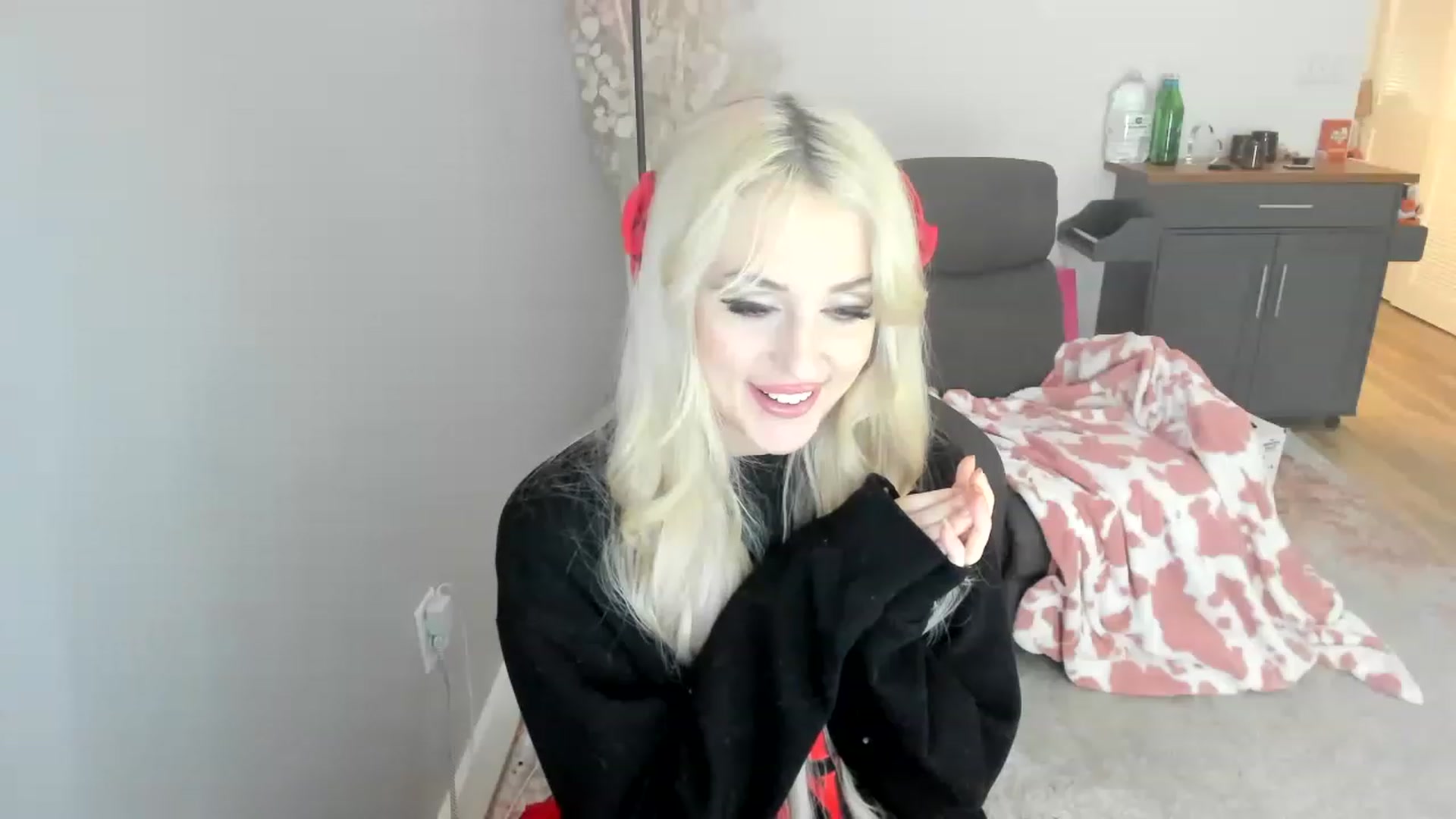 Gallery image thumbnail from HUGEcuckDOMME's myfreecams stream on, 04/23/2023, 08:12 image 9 of 20