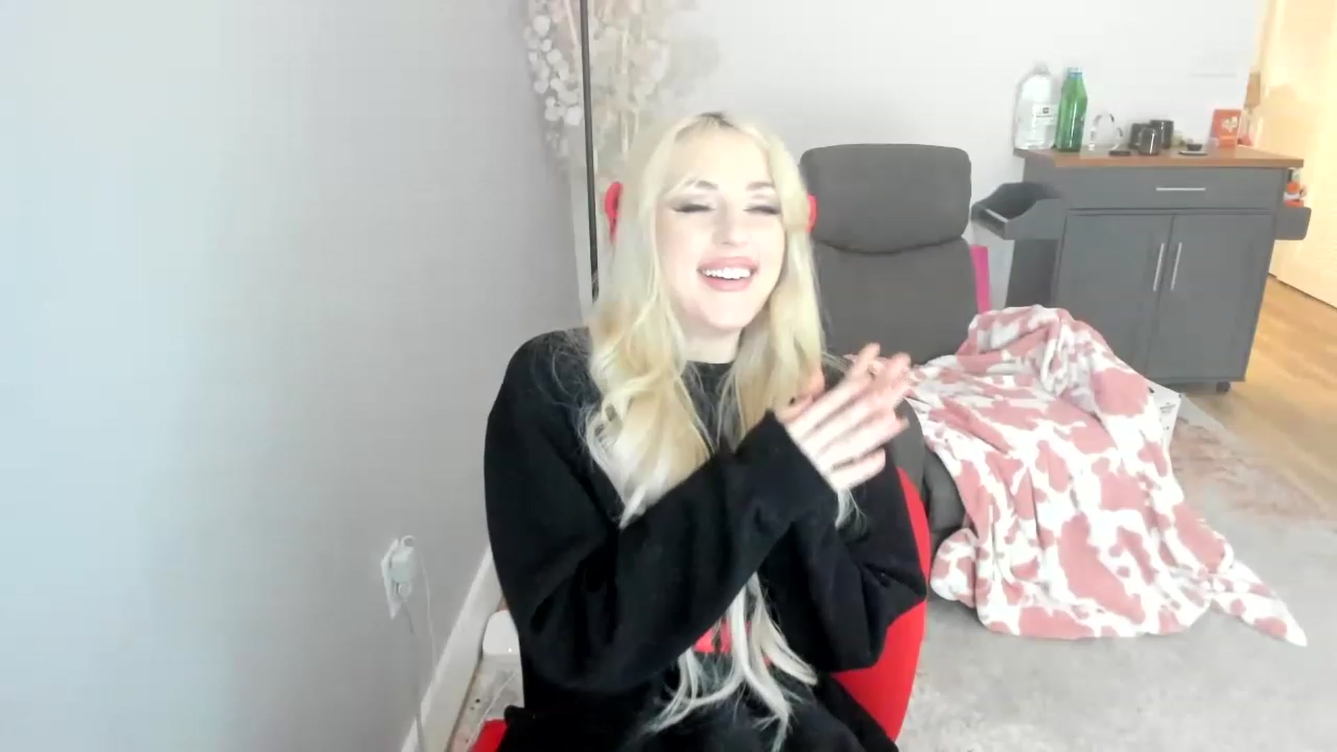 Gallery image thumbnail from HUGEcuckDOMME's myfreecams stream on, 04/23/2023, 08:12 image 12 of 20