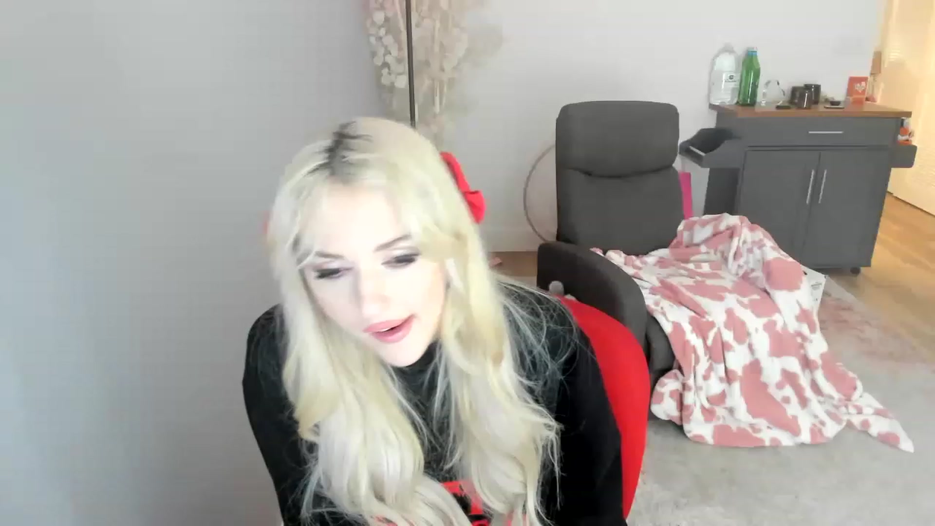 Gallery image thumbnail from HUGEcuckDOMME's myfreecams stream on, 04/23/2023, 08:12 image 16 of 20