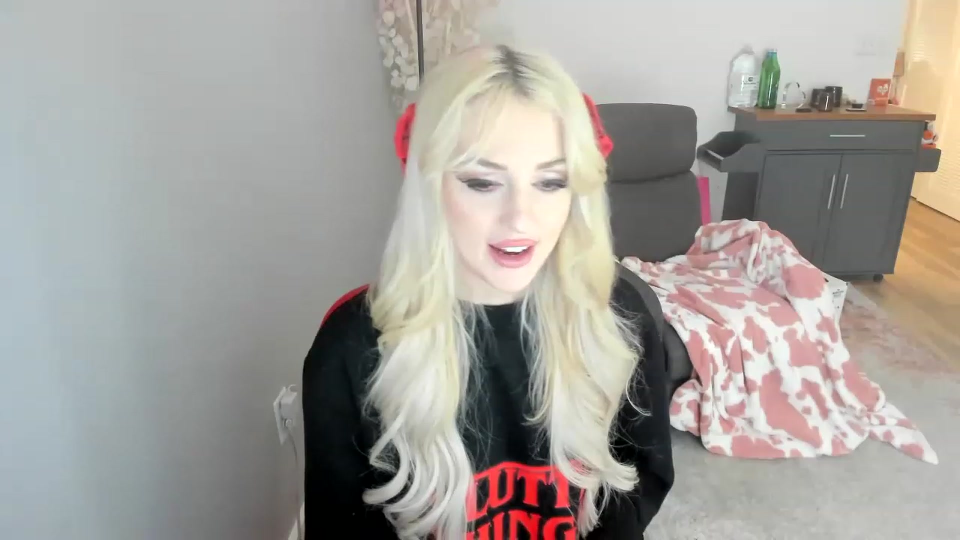 Gallery image thumbnail from HUGEcuckDOMME's myfreecams stream on, 04/23/2023, 08:12 image 3 of 20
