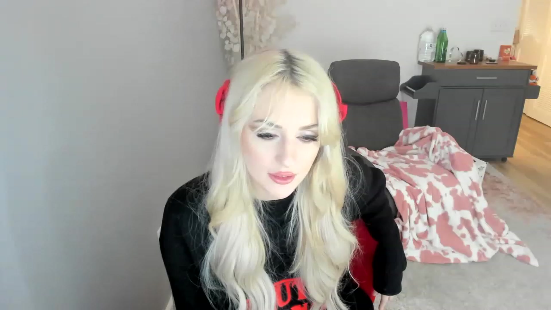 Gallery image thumbnail from HUGEcuckDOMME's myfreecams stream on, 04/23/2023, 08:12 image 14 of 20