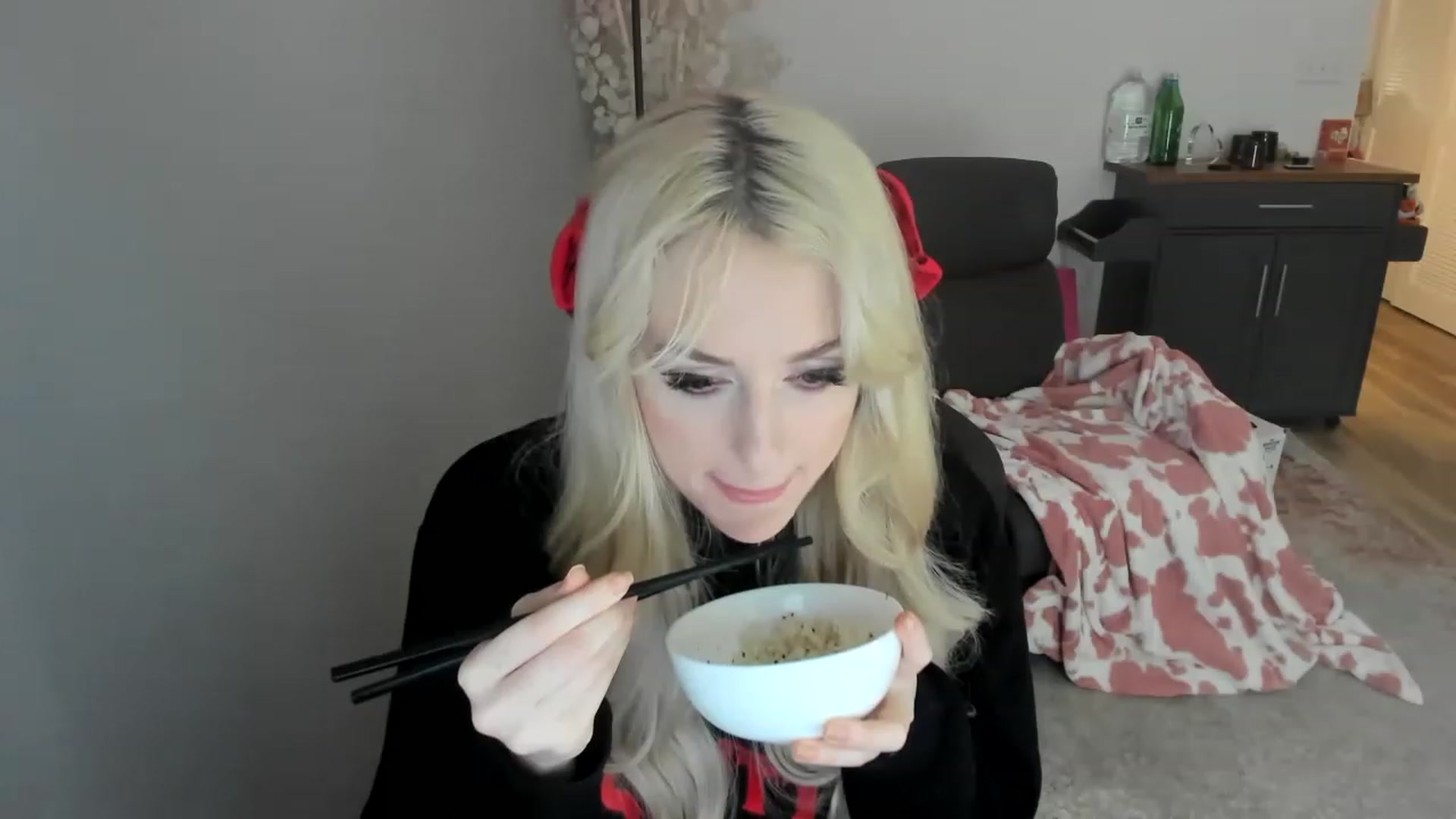 Gallery image thumbnail from HUGEcuckDOMME's myfreecams stream on, 04/23/2023, 08:12 image 6 of 20
