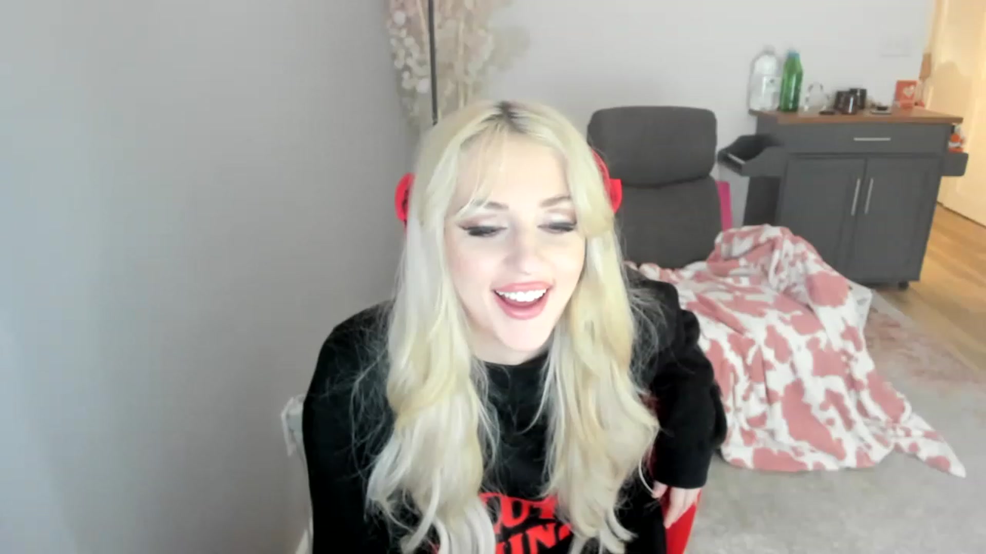 Gallery image thumbnail from HUGEcuckDOMME's myfreecams stream on, 04/23/2023, 08:12 image 11 of 20