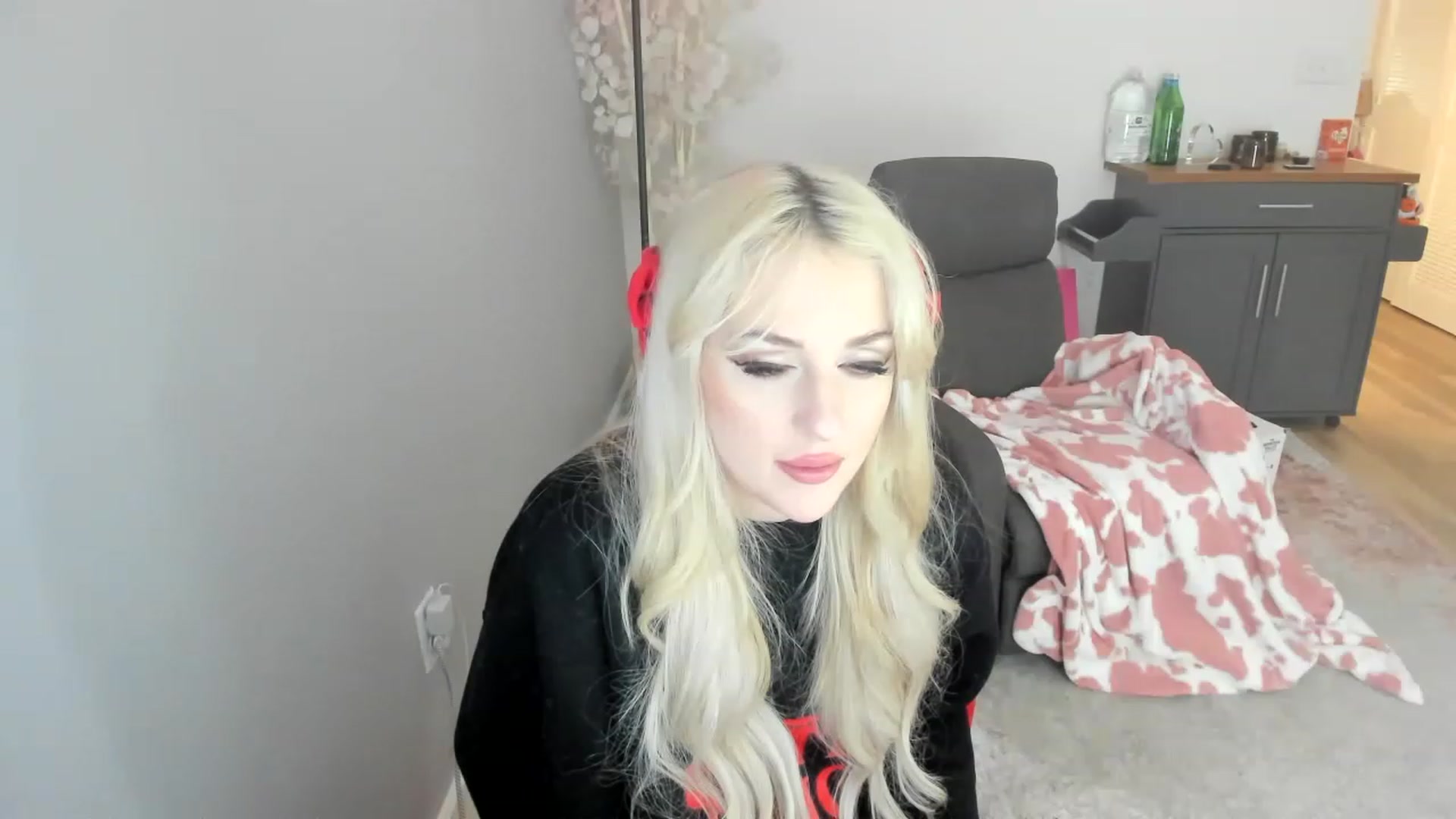Gallery image thumbnail from HUGEcuckDOMME's myfreecams stream on, 04/23/2023, 08:12 image 17 of 20