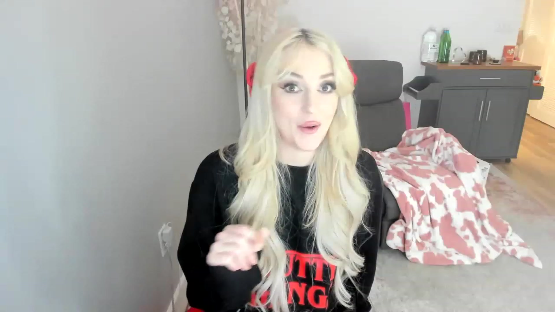 Gallery image thumbnail from HUGEcuckDOMME's myfreecams stream on, 04/23/2023, 08:12 image 4 of 20