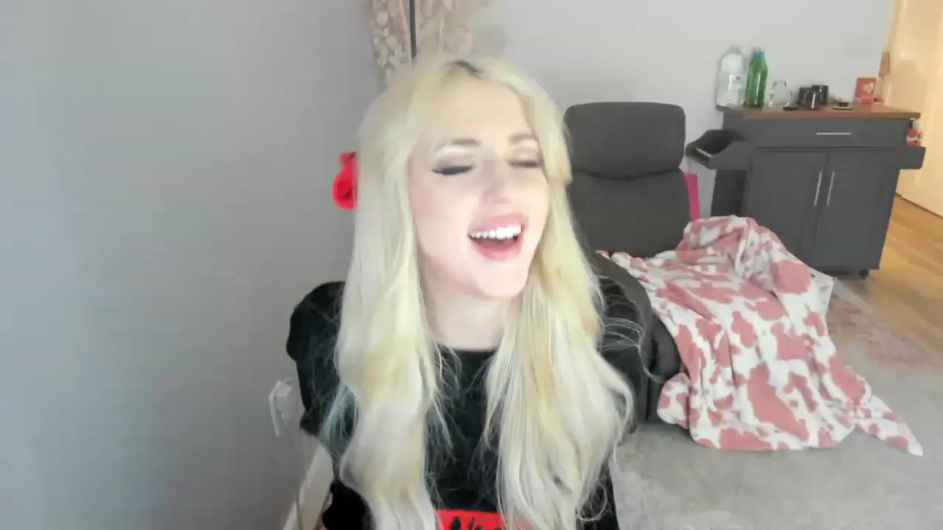 Gallery image thumbnail from HUGEcuckDOMME's myfreecams stream on, 04/23/2023, 10:48 image 1 of 20