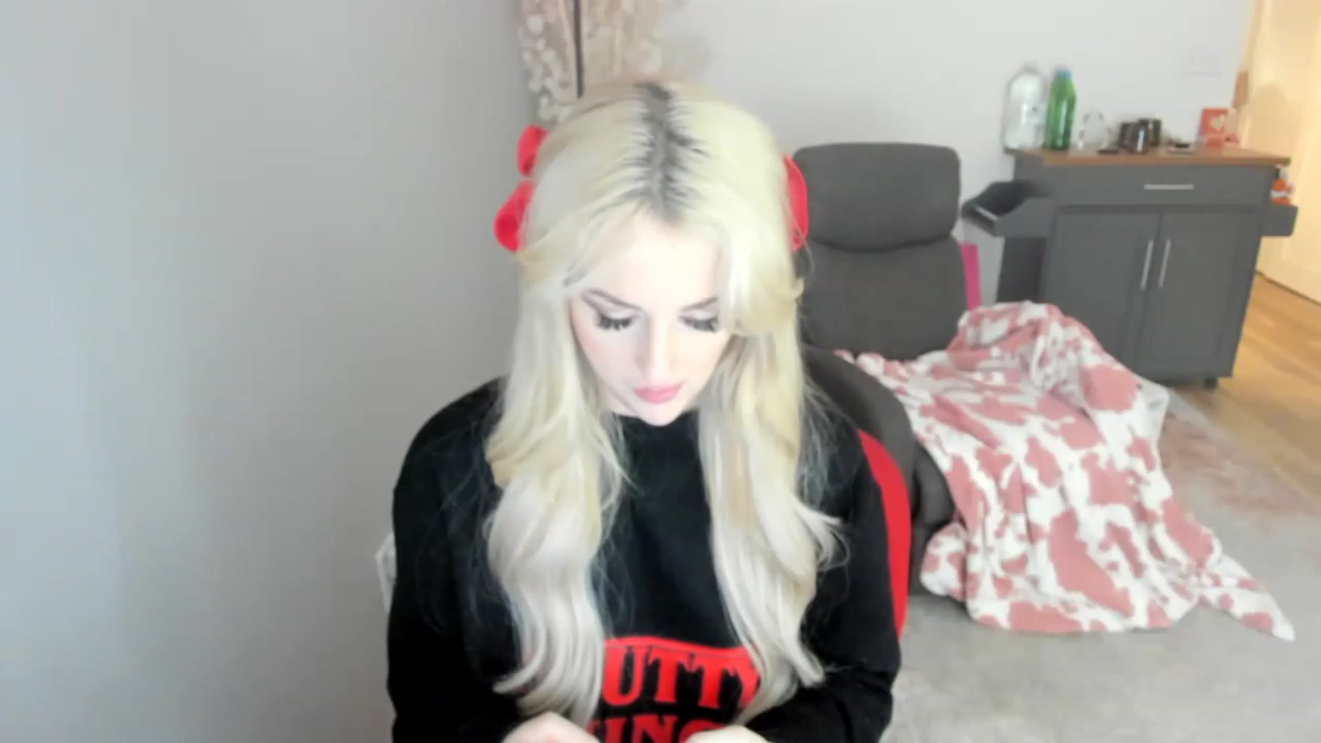 Gallery image thumbnail from HUGEcuckDOMME's myfreecams stream on, 04/23/2023, 10:48 image 16 of 20
