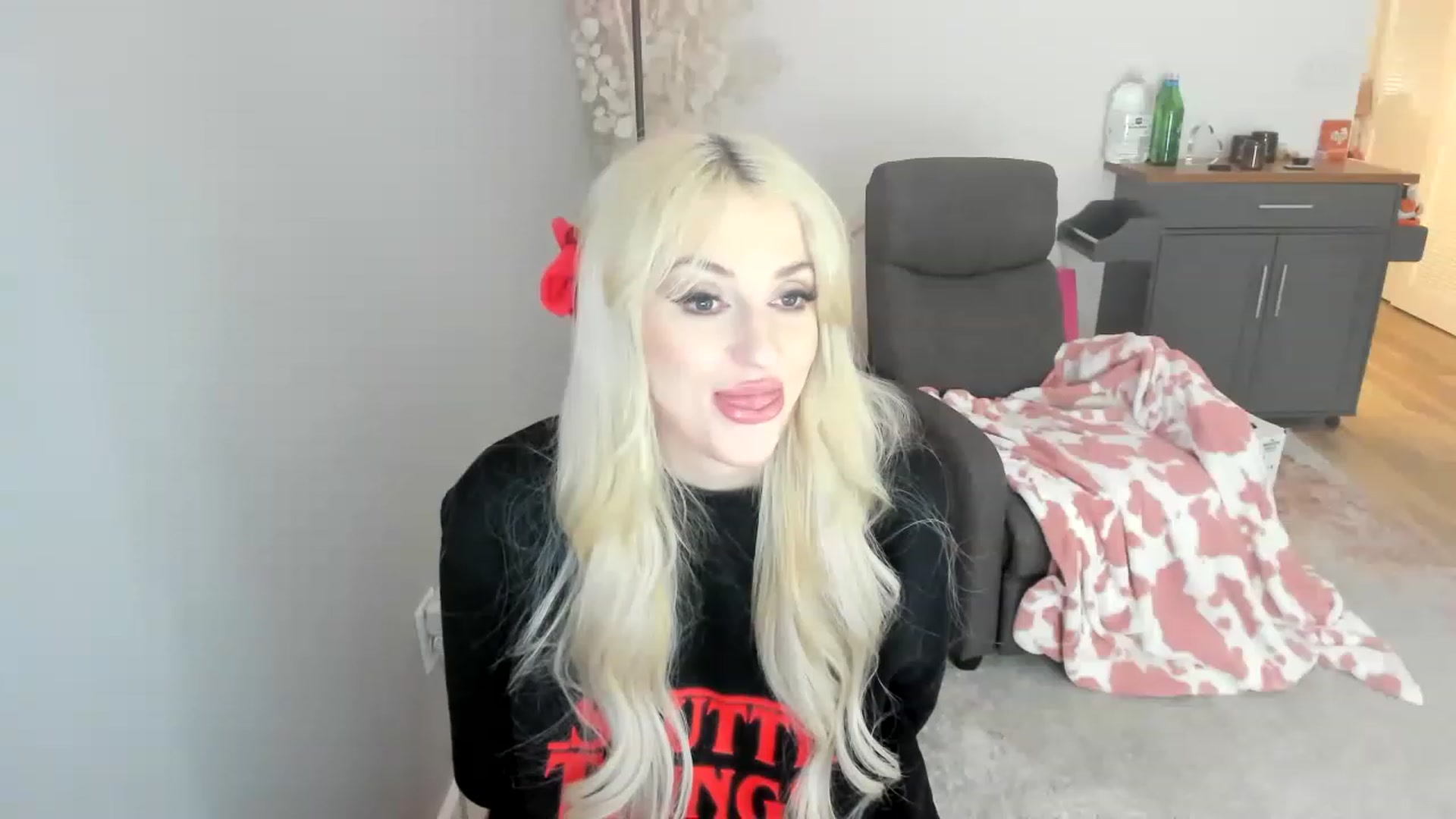 Gallery image thumbnail from HUGEcuckDOMME's myfreecams stream on, 04/23/2023, 10:48 image 6 of 20