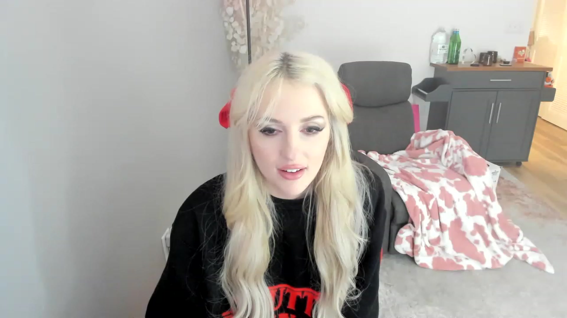 Gallery image thumbnail from HUGEcuckDOMME's myfreecams stream on, 04/23/2023, 10:48 image 14 of 20