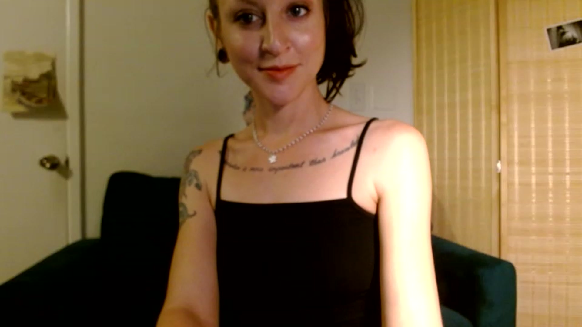 Gallery image thumbnail from Hail3y's myfreecams stream on, 11/18/2022, 20:51 image 17 of 20