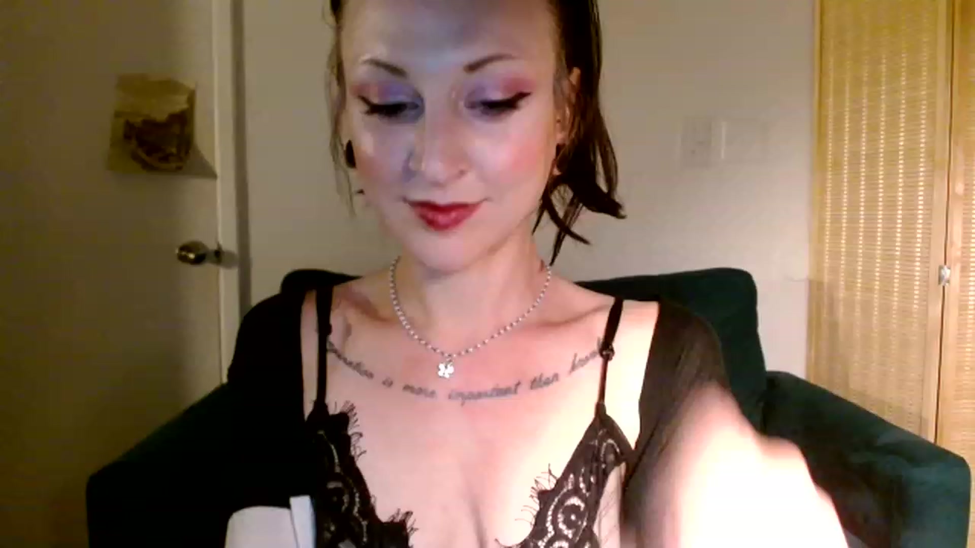 Gallery image thumbnail from Hail3y's myfreecams stream on, 11/19/2022, 11:40 image 13 of 20