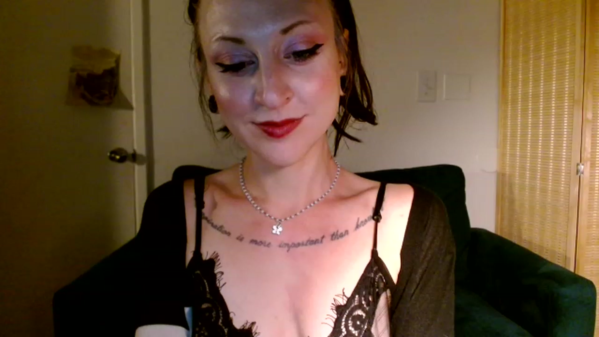 Gallery image thumbnail from Hail3y's myfreecams stream on, 11/19/2022, 11:40 image 11 of 20