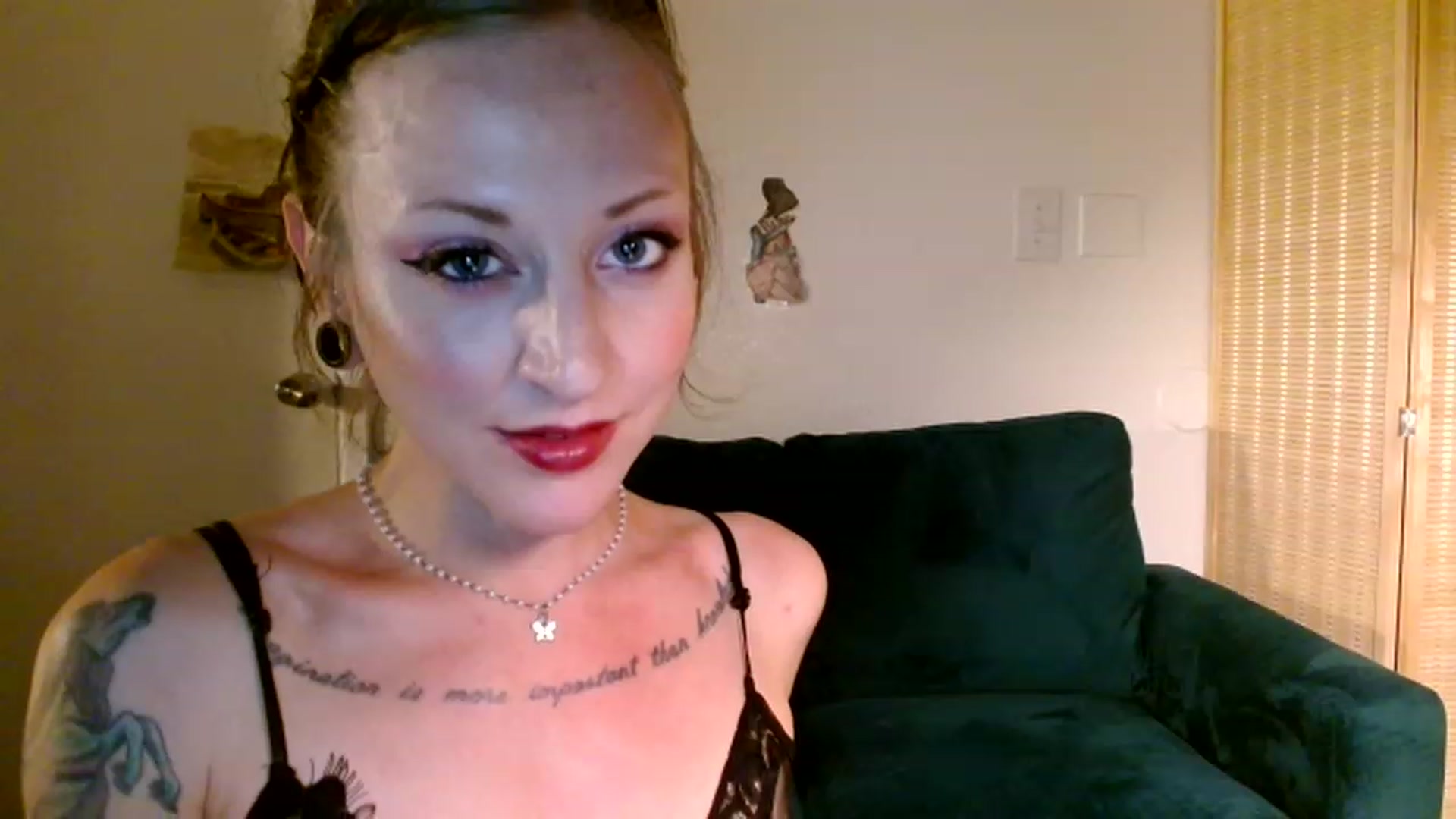 Gallery image thumbnail from Hail3y's myfreecams stream on, 11/19/2022, 11:40 image 2 of 20