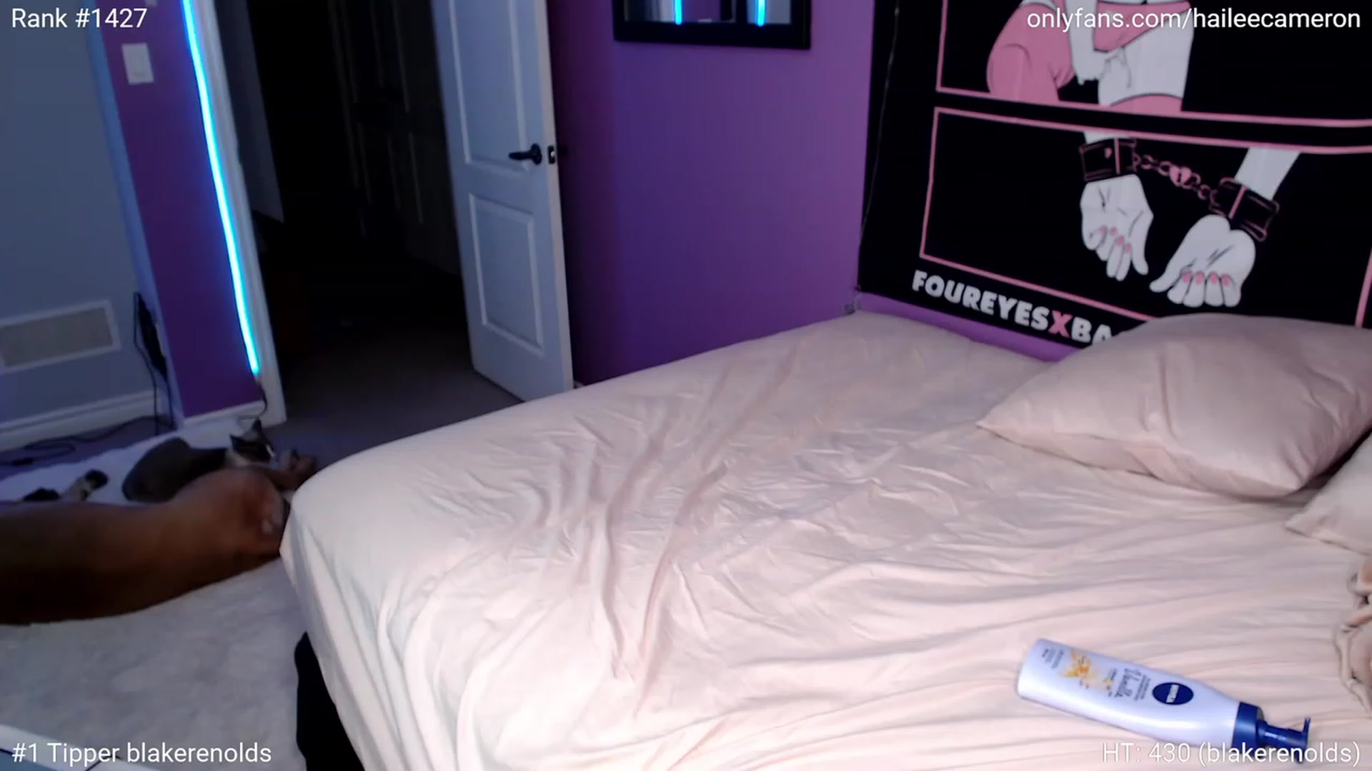 Gallery image thumbnail from HaileeCameron's myfreecams stream on, 12/05/2022, 03:05 image 12 of 20