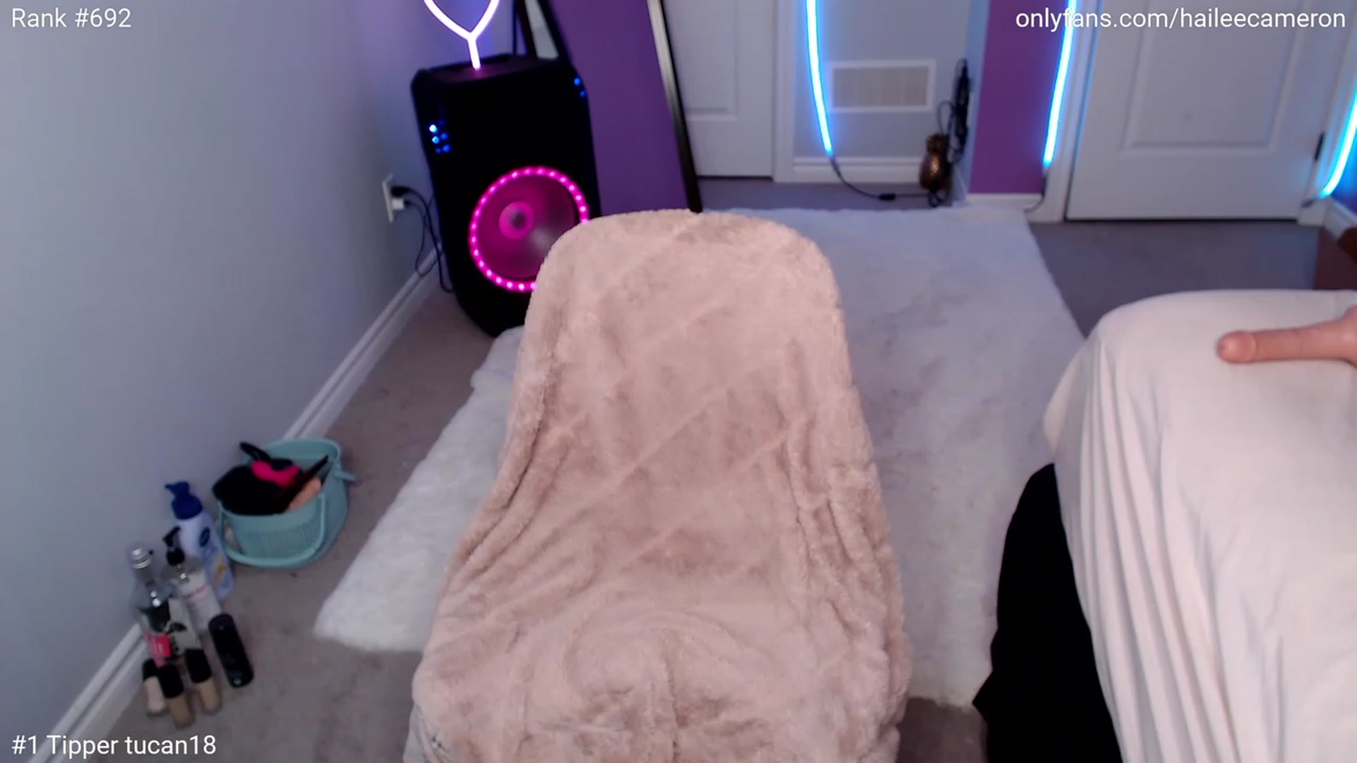 Gallery image thumbnail from HaileeCameron's myfreecams stream on, 04/07/2023, 06:32 image 18 of 20