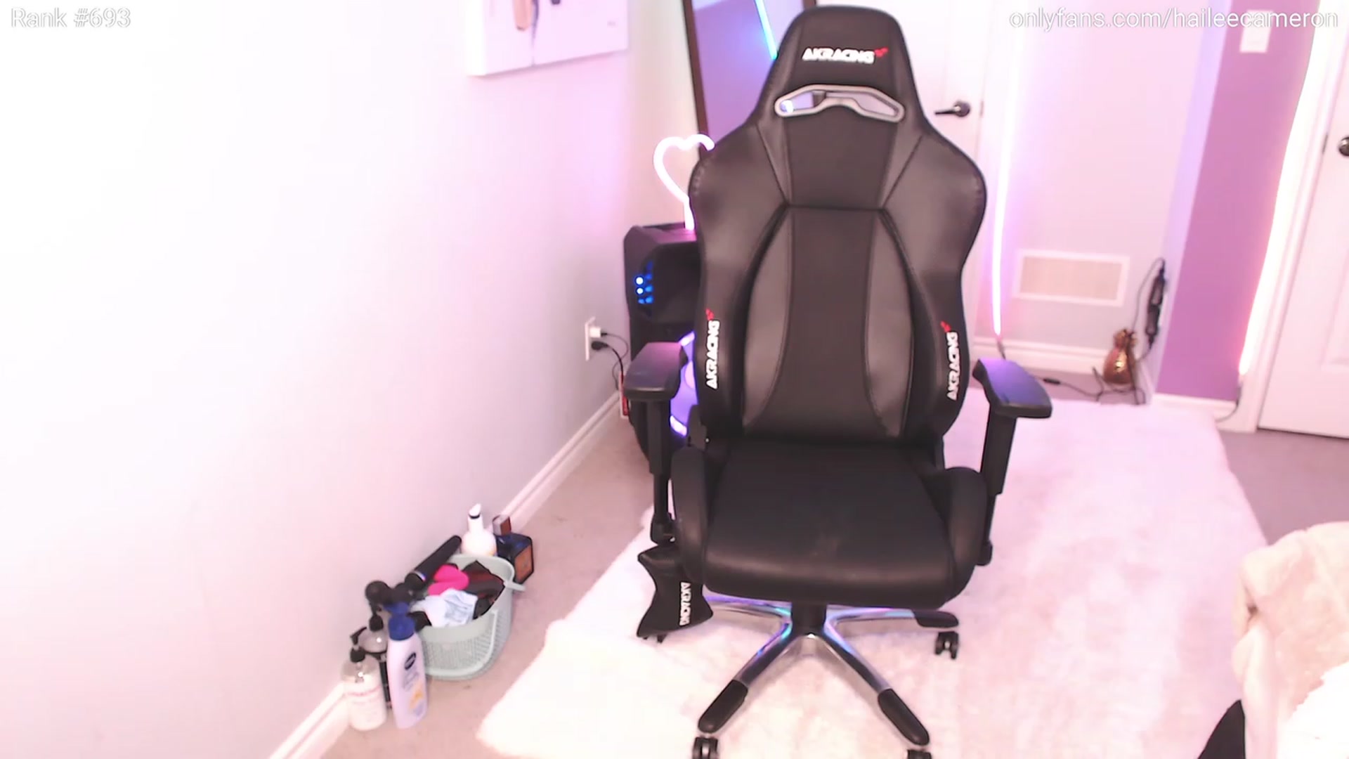 Gallery image thumbnail from HaileeCameron's myfreecams stream on, 04/29/2023, 06:28 image 18 of 20