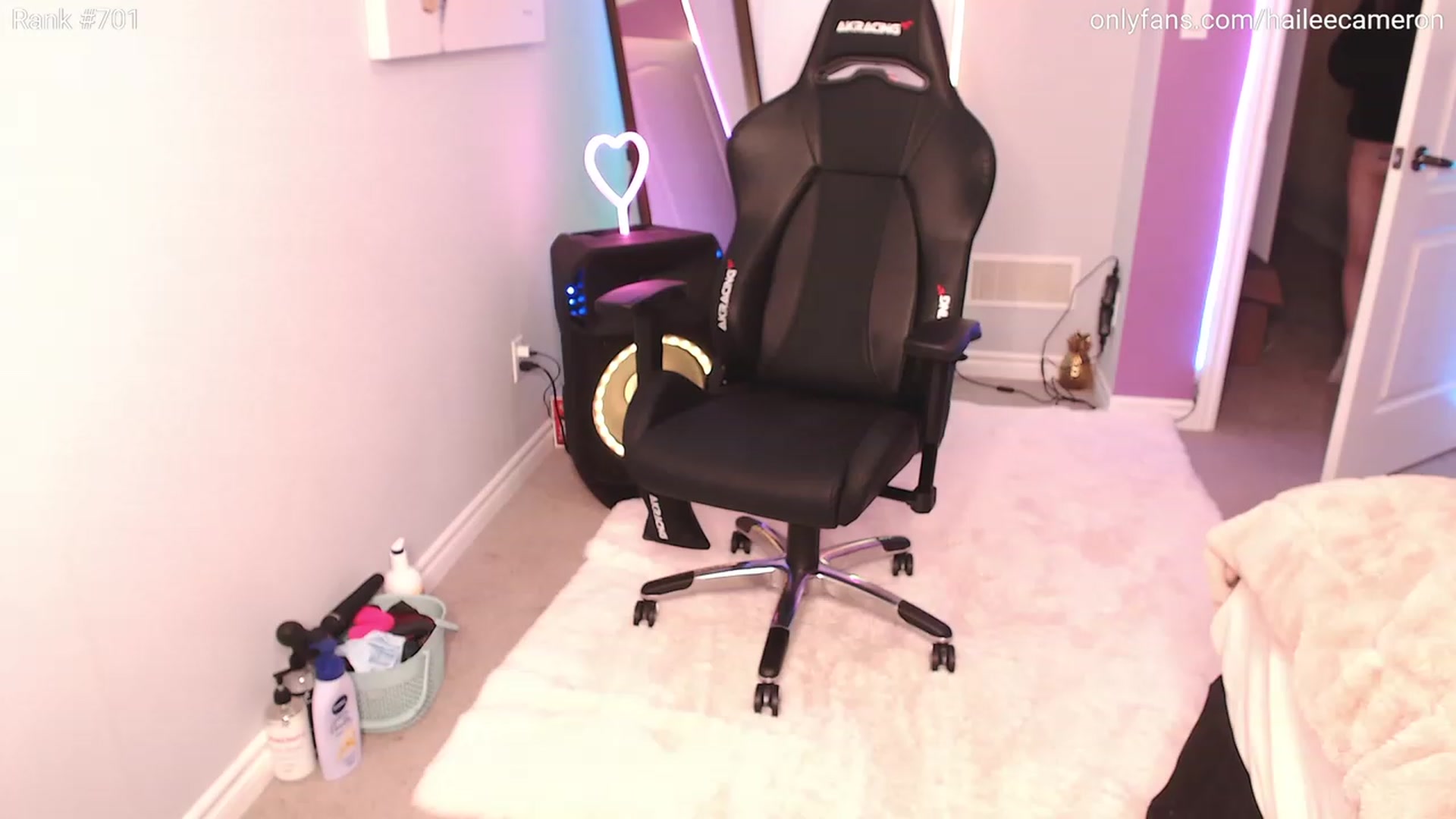 Gallery image thumbnail from HaileeCameron's myfreecams stream on, 04/30/2023, 04:19 image 17 of 20