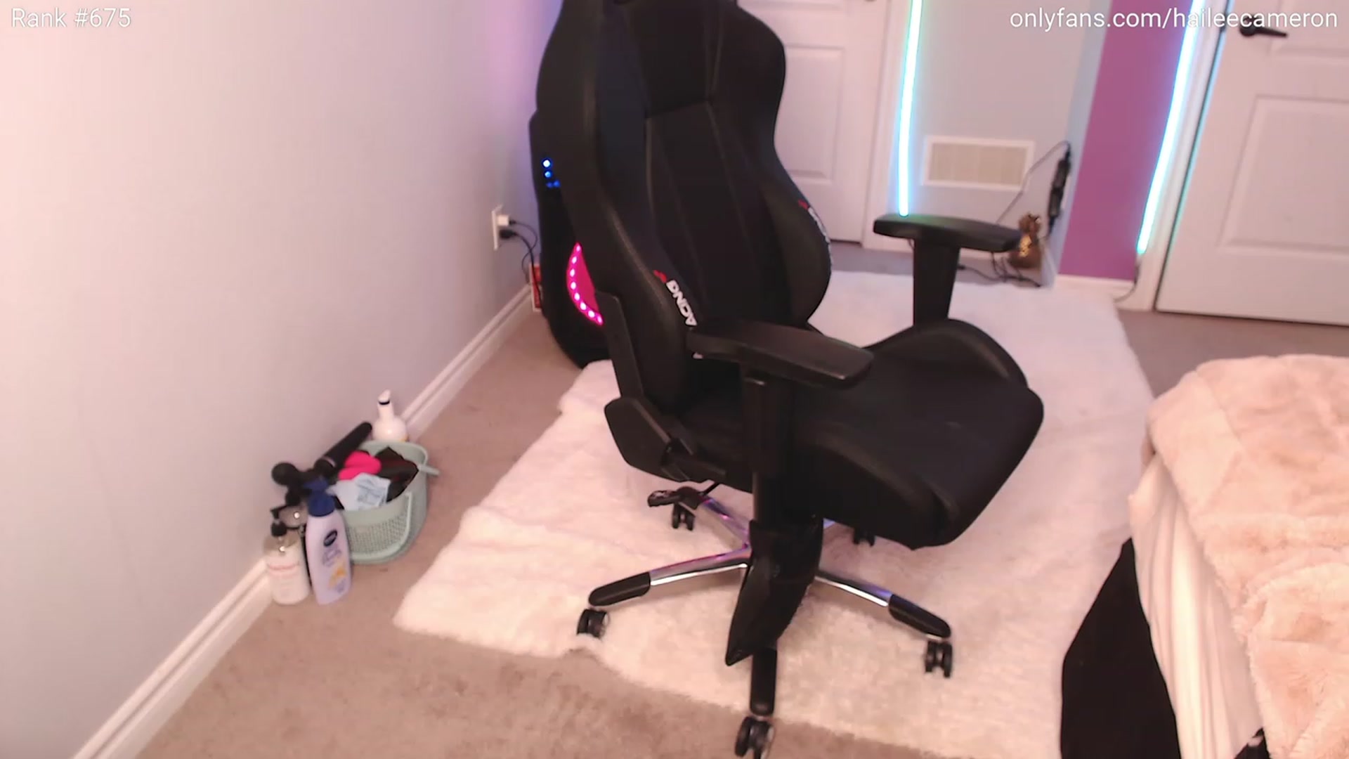 Gallery image thumbnail from HaileeCameron's myfreecams stream on, 04/30/2023, 06:54 image 10 of 20