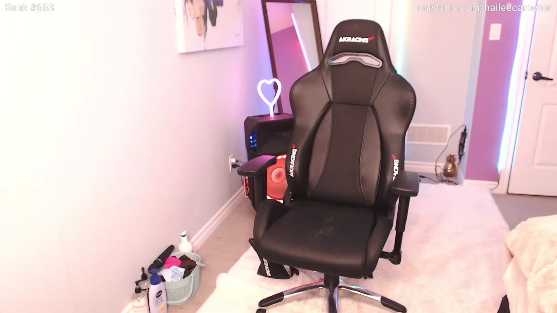 Gallery image thumbnail from HaileeCameron's myfreecams stream on, 04/30/2023, 08:08 image 19 of 20