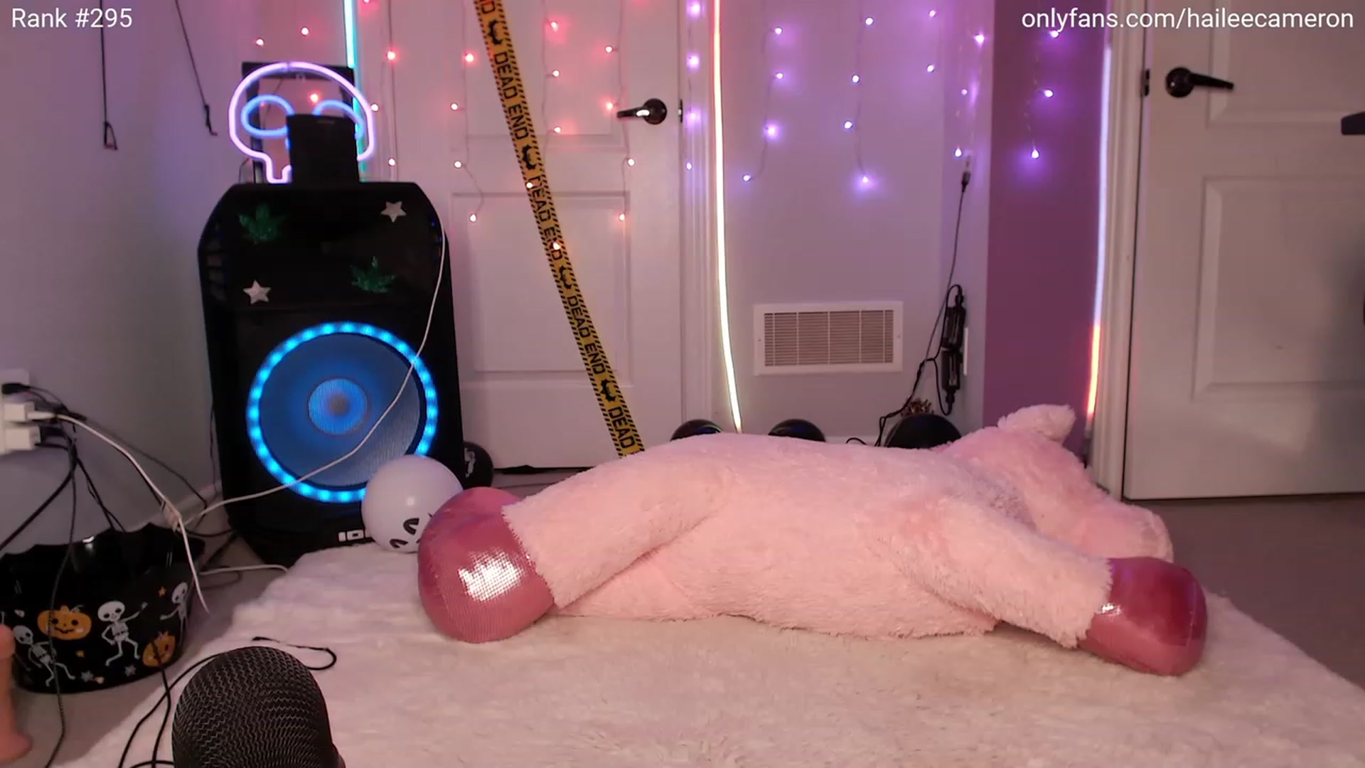 Gallery image thumbnail from HaileeCameron's myfreecams stream on, 10/31/2023, 05:01 image 19 of 20