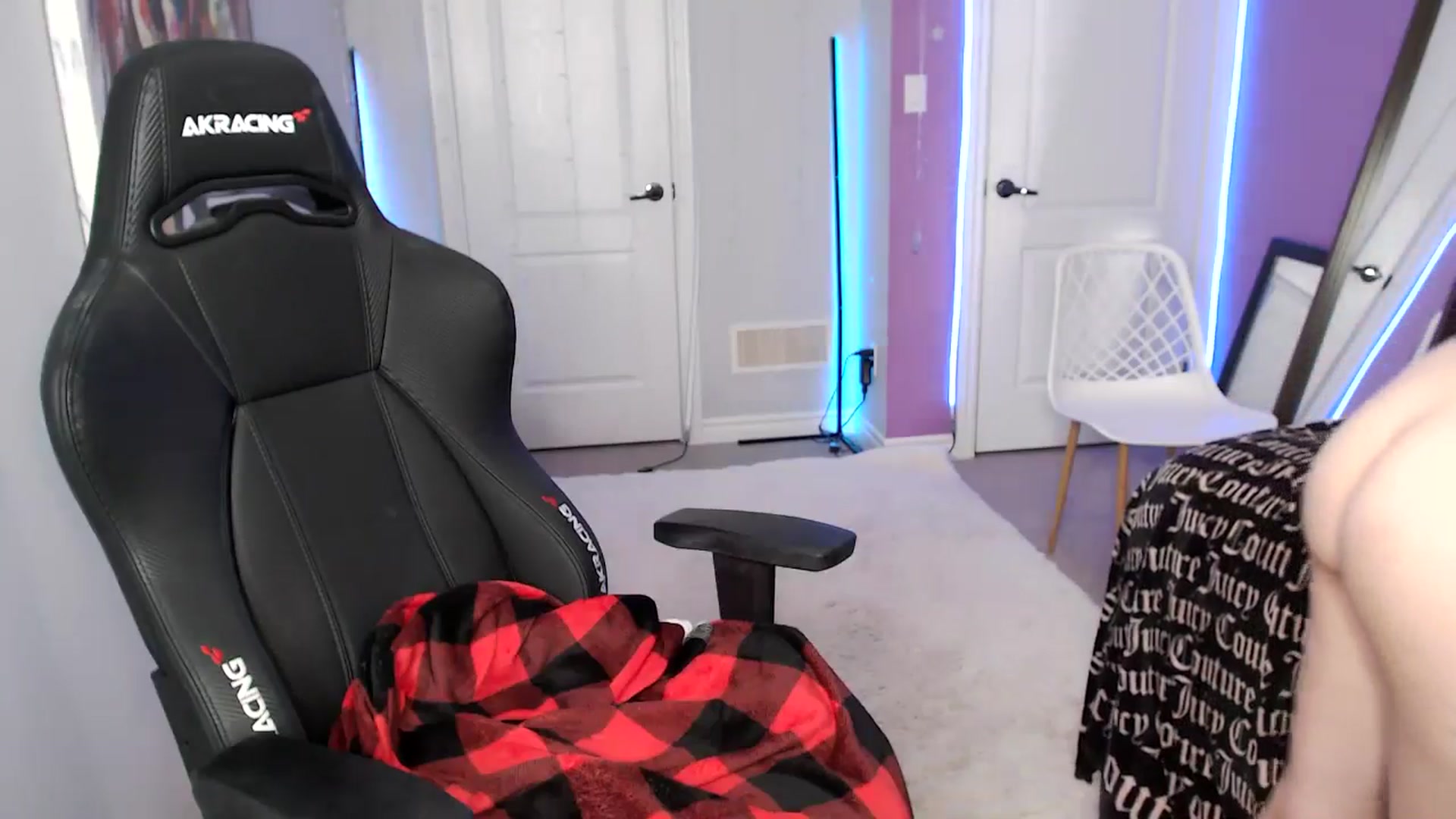 Gallery image thumbnail from HaileeCameron's myfreecams stream on, 05/27/2024, 07:33 image 20 of 20