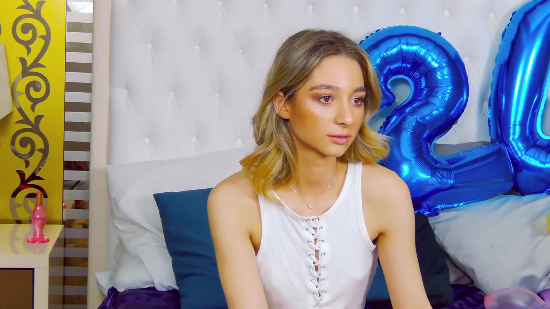 Gallery image thumbnail from HaileyCole's myfreecams stream on, 04/10/2023, 11:40 image 17 of 20