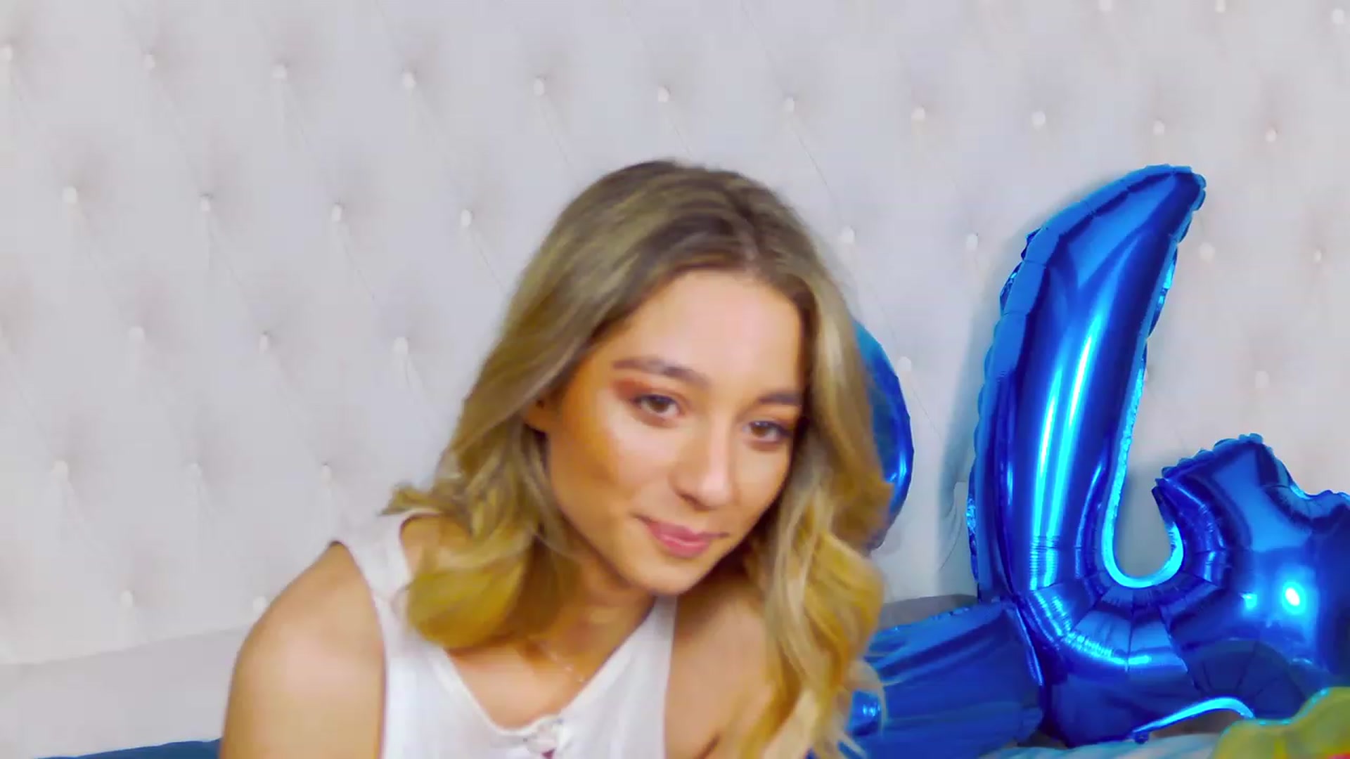 Gallery image thumbnail from HaileyCole's myfreecams stream on, 04/10/2023, 11:40 image 19 of 20