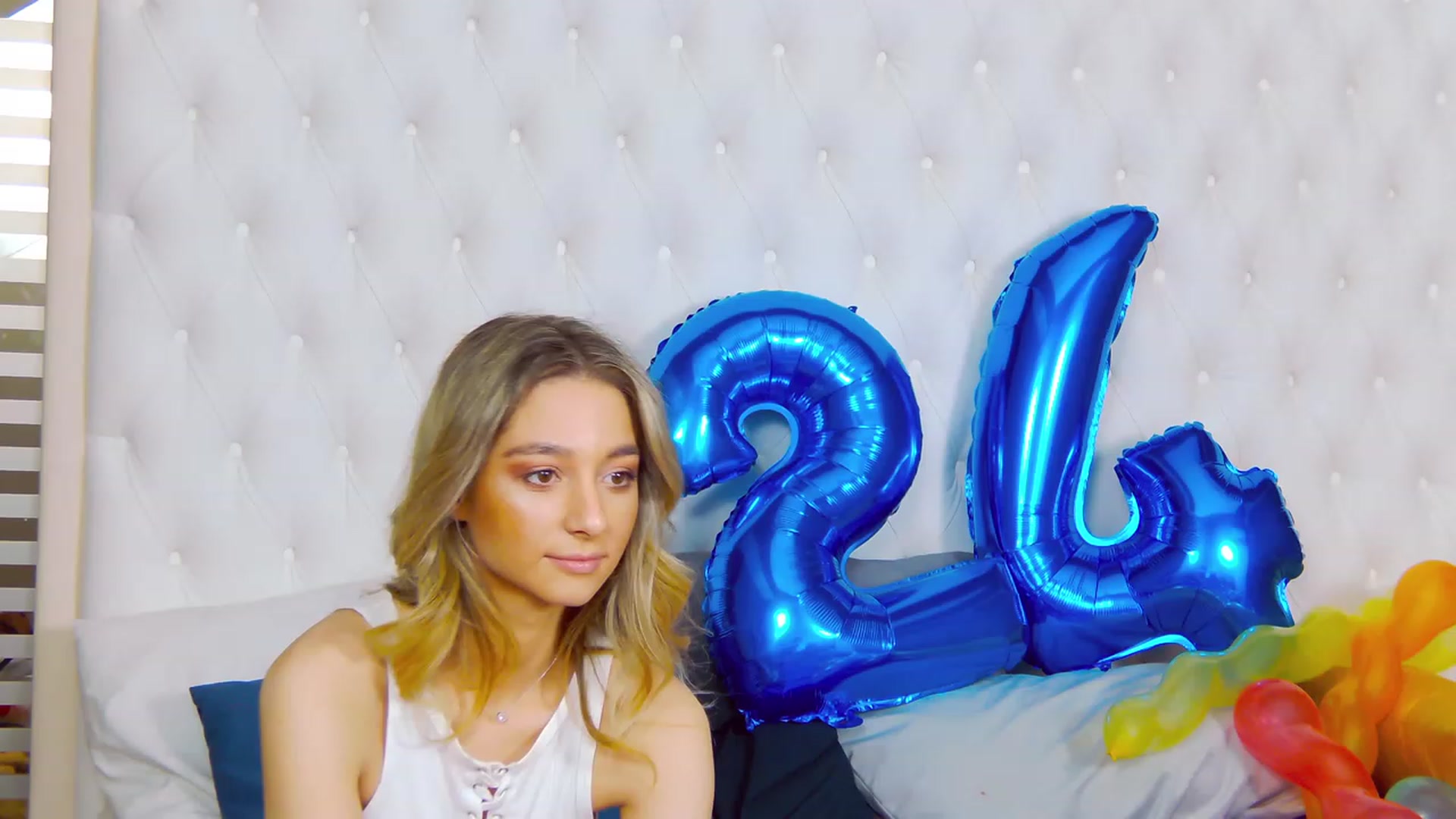 Gallery image thumbnail from HaileyCole's myfreecams stream on, 04/10/2023, 11:40 image 20 of 20