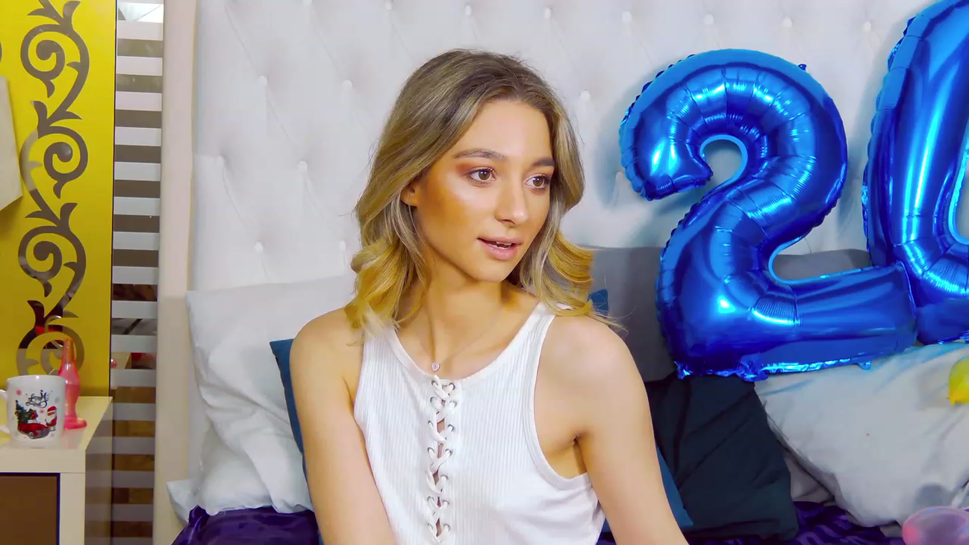 Gallery image thumbnail from HaileyCole's myfreecams stream on, 04/10/2023, 11:40 image 10 of 20