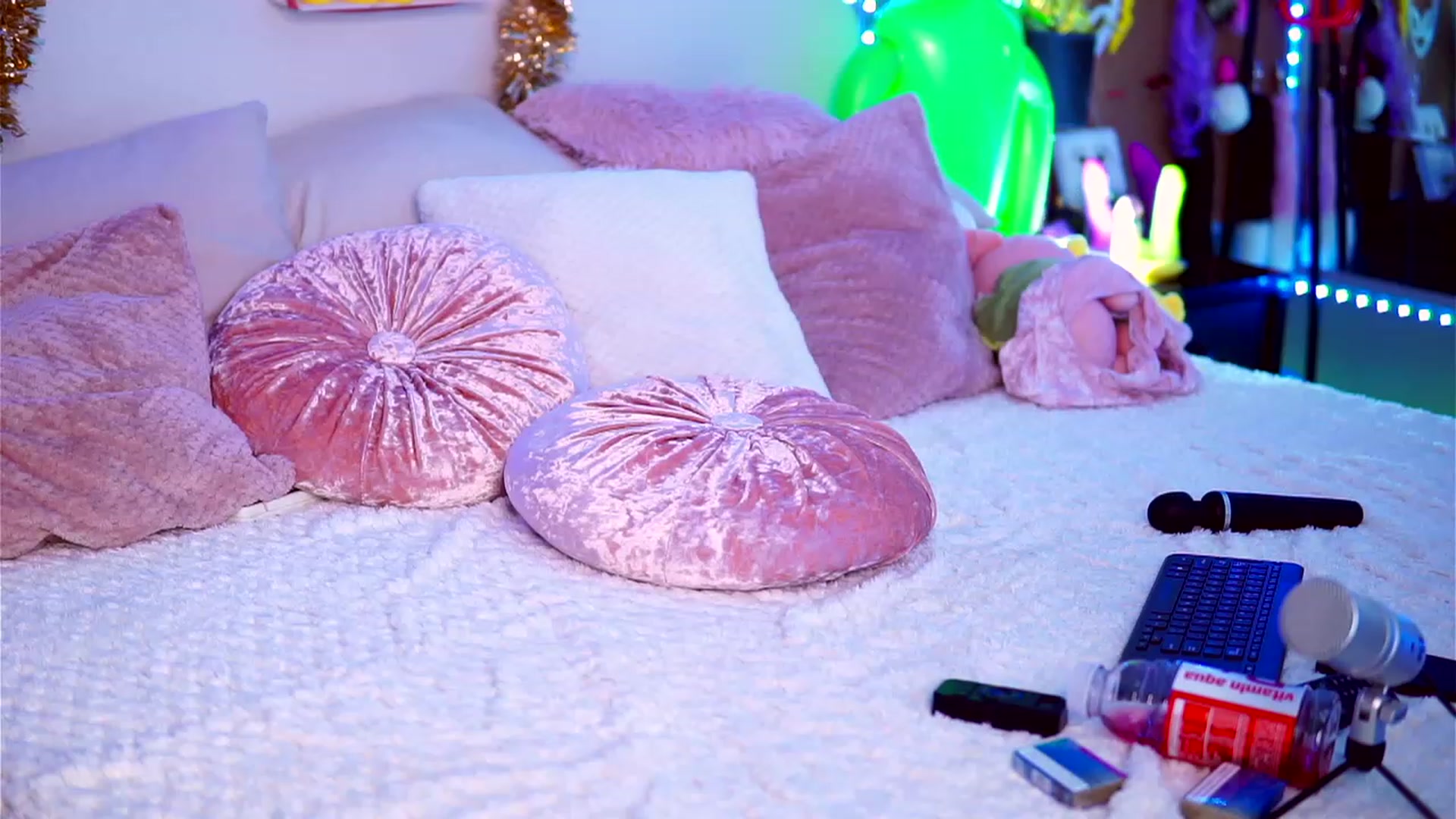 Gallery image thumbnail from HaileyCole's myfreecams stream on, 12/02/2023, 12:12 image 1 of 20