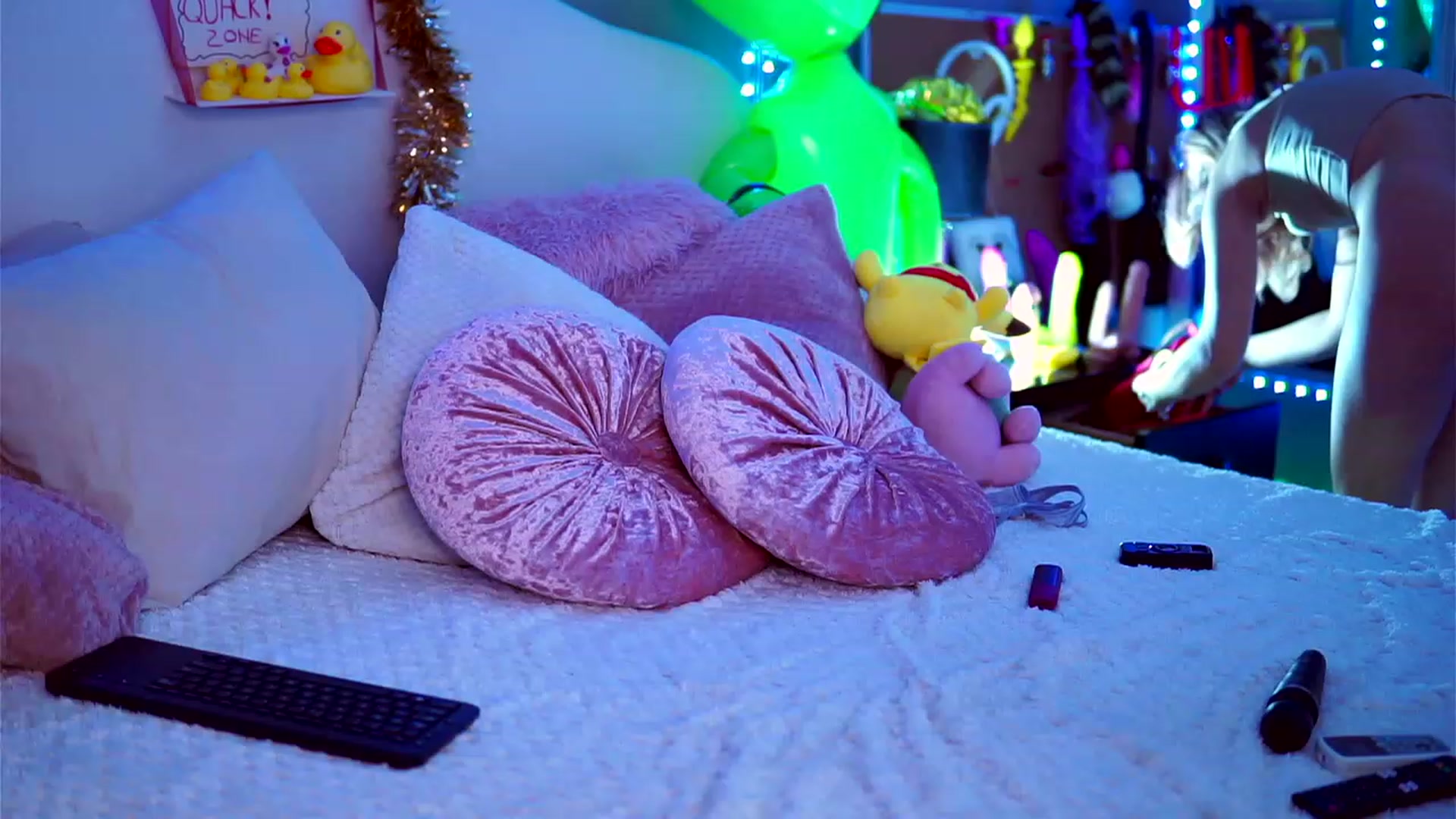 Gallery image thumbnail from HaileyCole's myfreecams stream on, 12/05/2023, 11:21 image 1 of 20