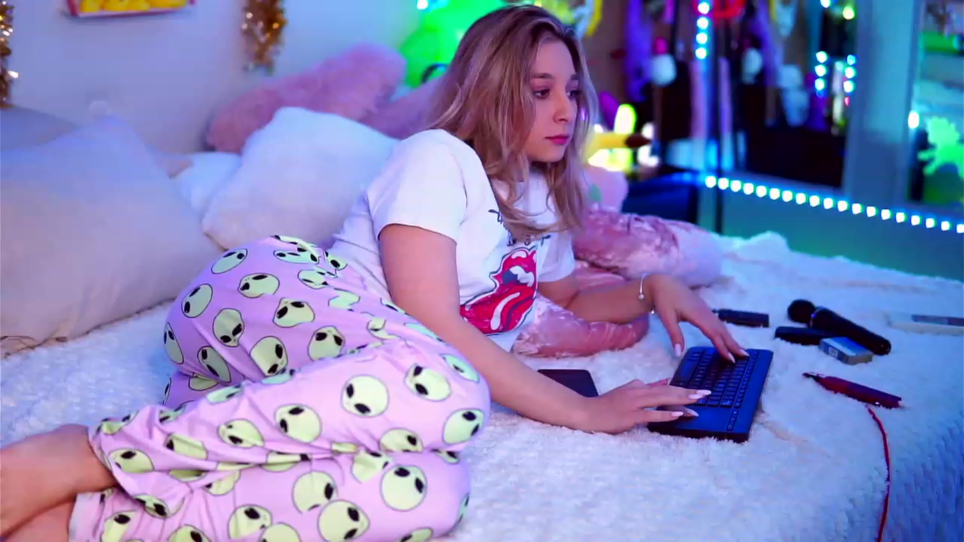 Gallery image thumbnail from HaileyCole's myfreecams stream on, 12/06/2023, 15:39 image 18 of 20