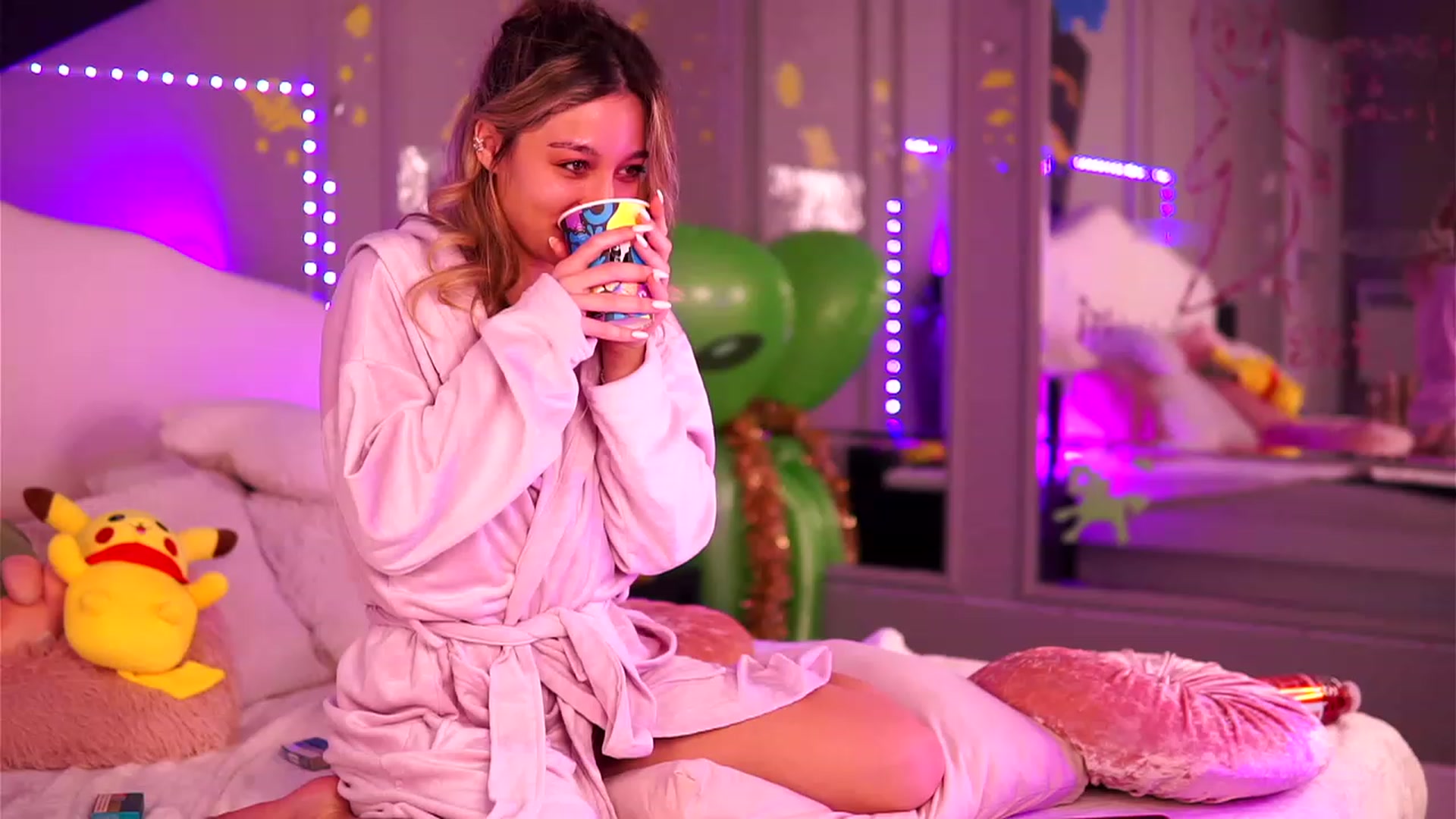 Gallery image thumbnail from HaileyCole's myfreecams stream on, 02/18/2024, 10:02 image 14 of 20