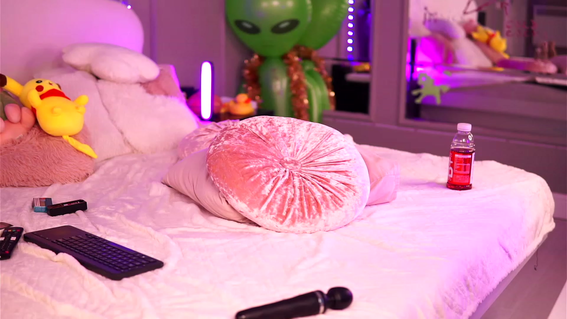 Gallery image thumbnail from HaileyCole's myfreecams stream on, 02/18/2024, 10:02 image 12 of 20