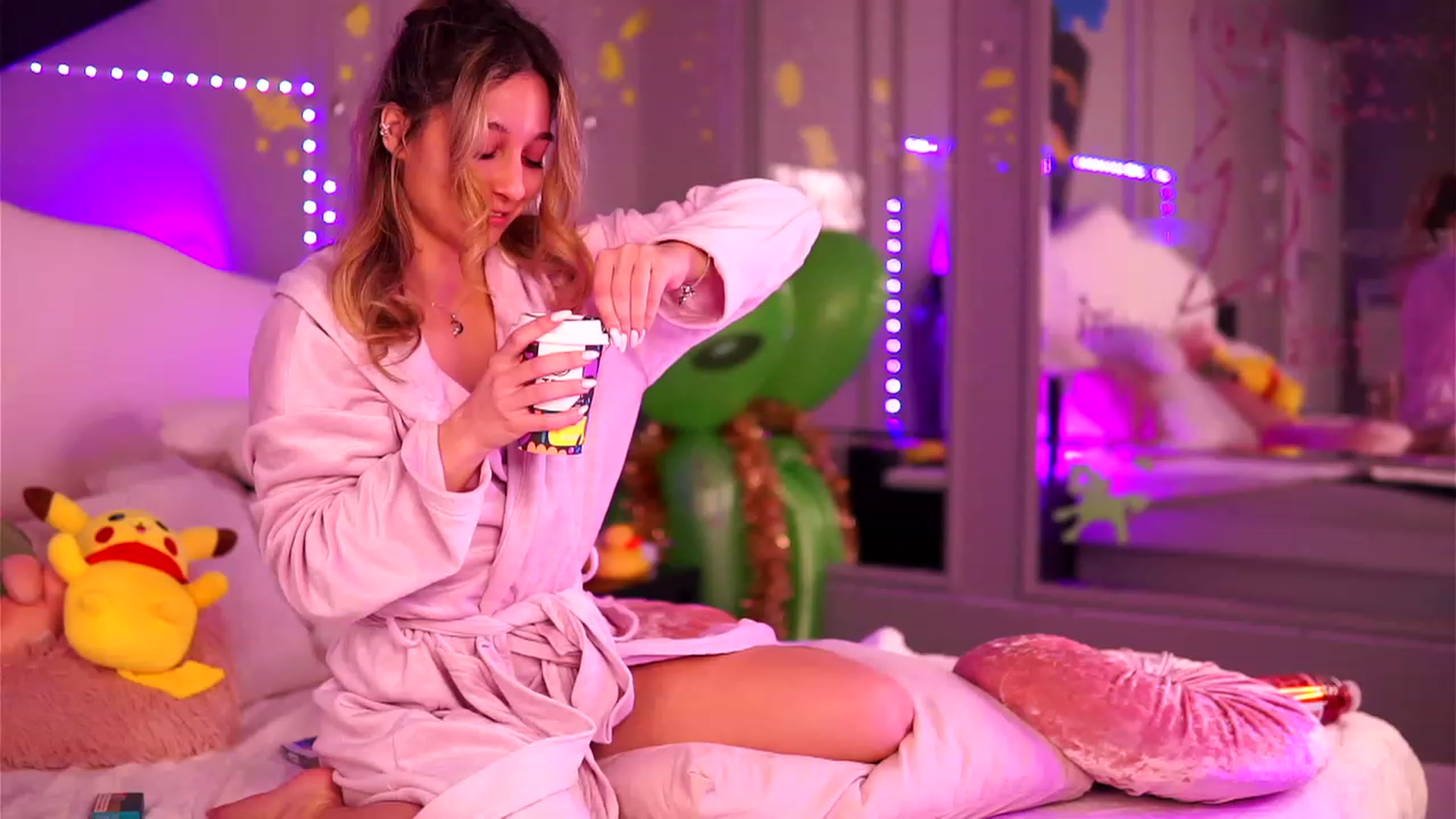 Gallery image thumbnail from HaileyCole's myfreecams stream on, 02/18/2024, 10:02 image 13 of 20